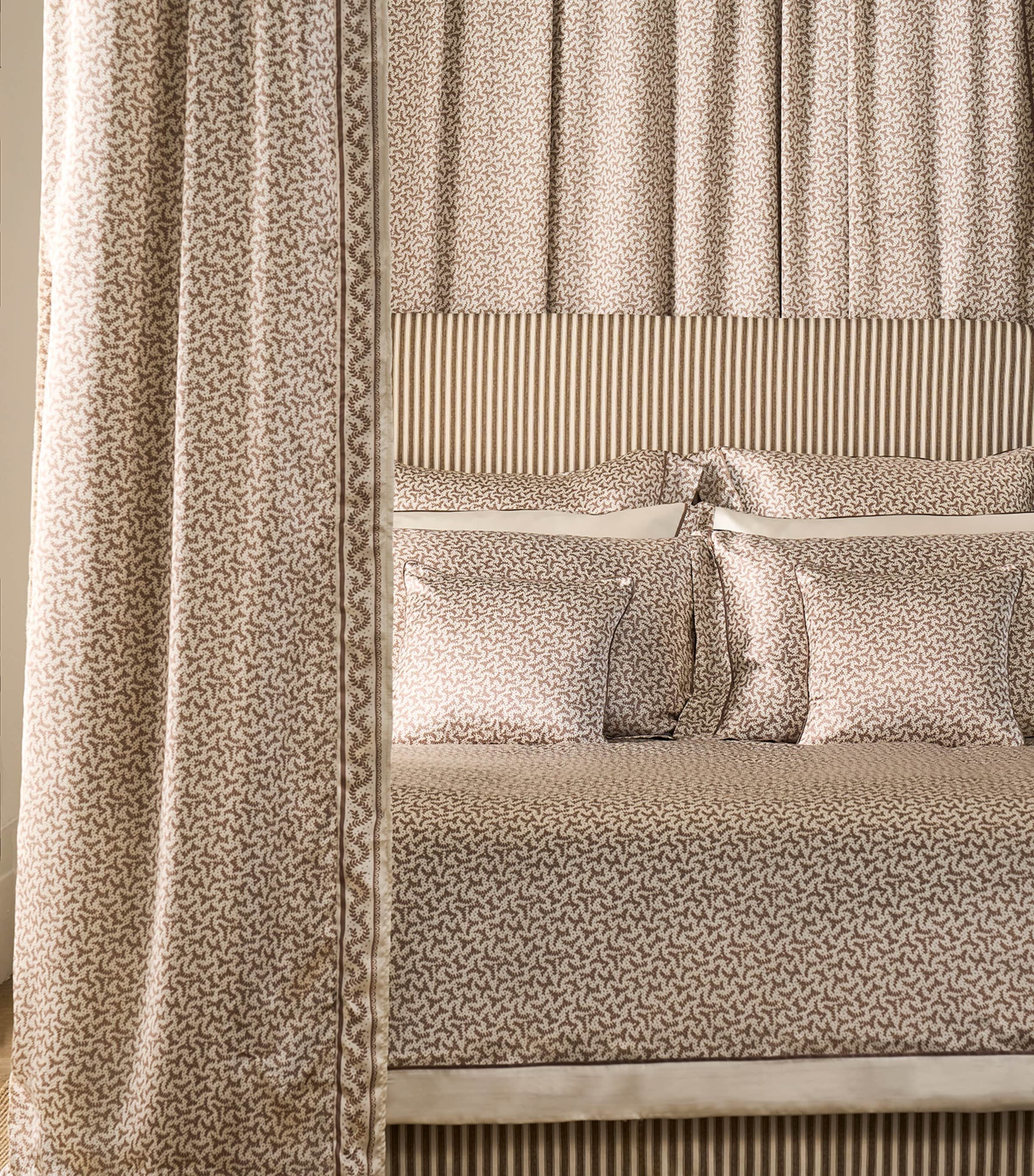 Gingerlily Silk Fern Super King Duvet Cover (220cm x 260cm) Mocha/ivory Image 3