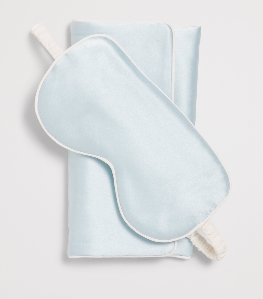 Olivia von Halle Womens Silk Audrey Eye Mask Powder Blue Image 4