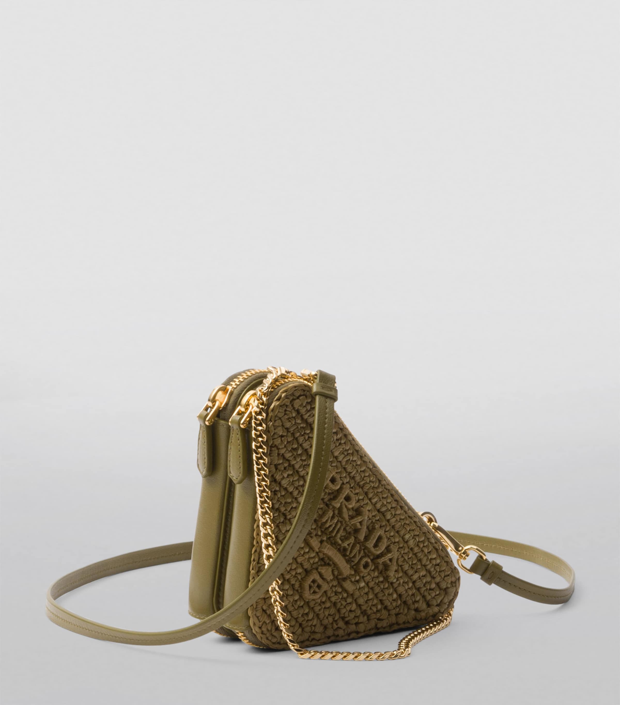 バッグ PRADA 機能性を、デザイン美へと昇華するプラダ──2026年春、バッグと財布の