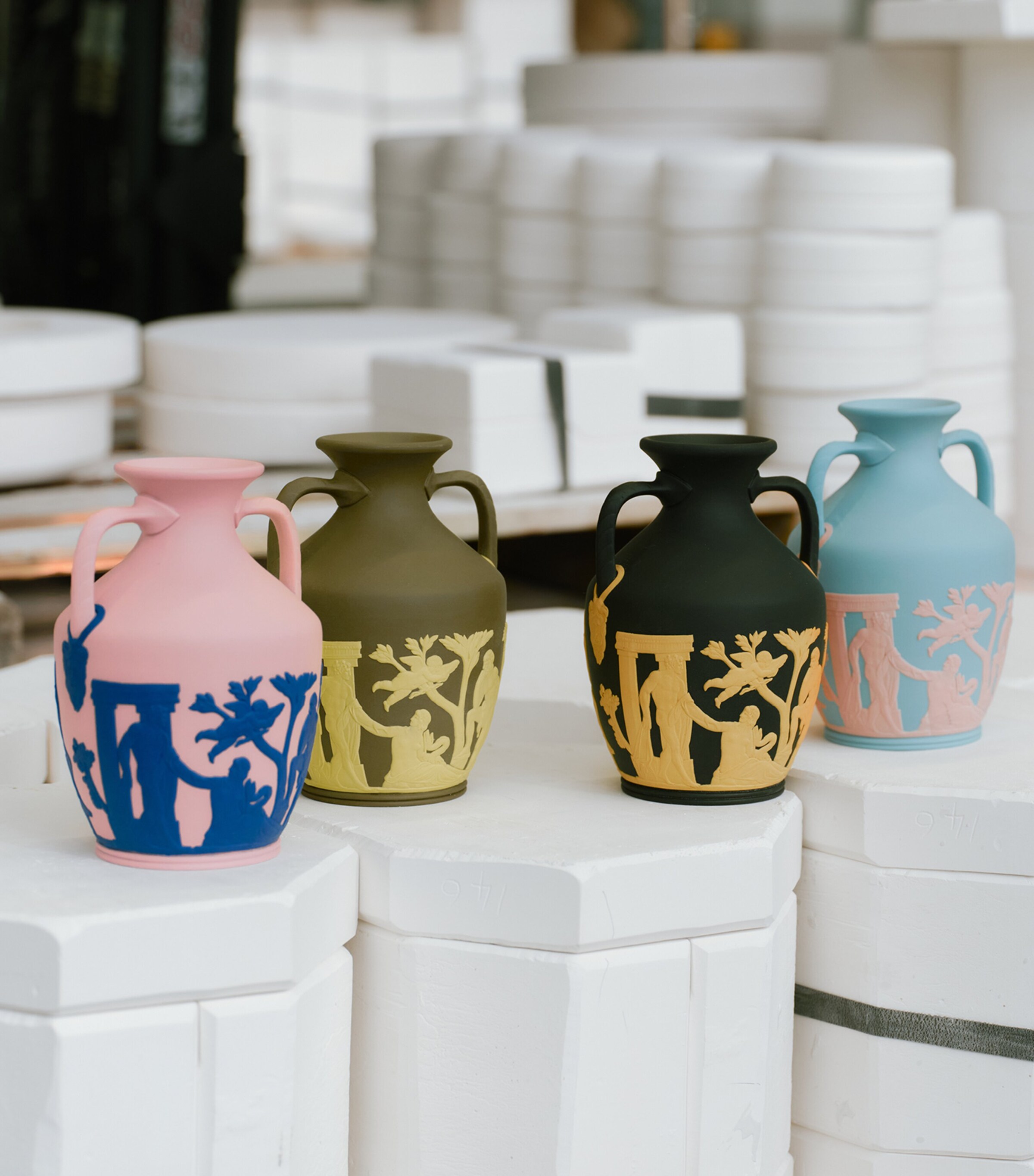 Small Iconic Portland Vase (15.5cm) MULTI Image 7