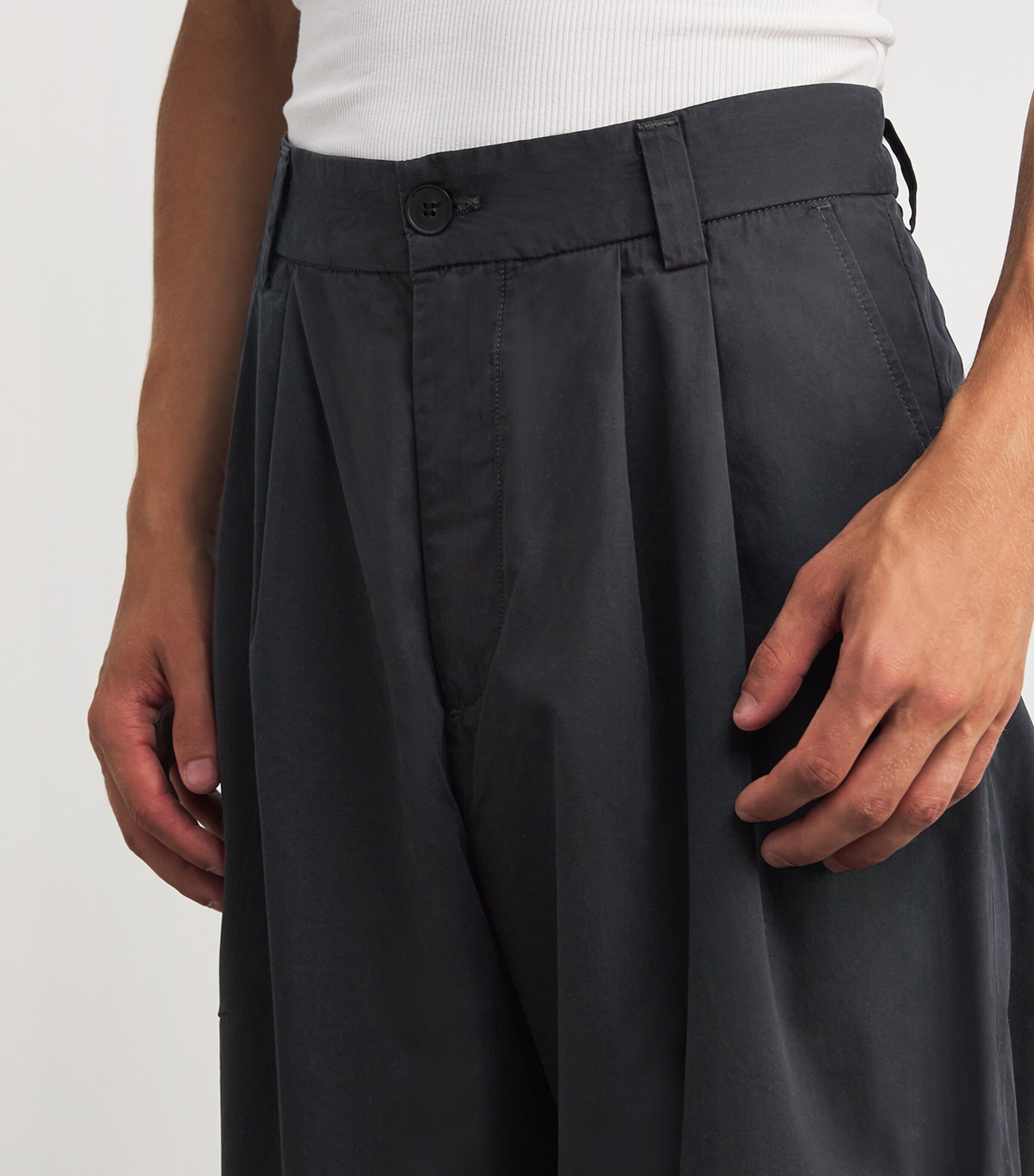 AGOLDE Mens Cotton Pleated Slater Trousers Reservoir Dk Charcol Image 6