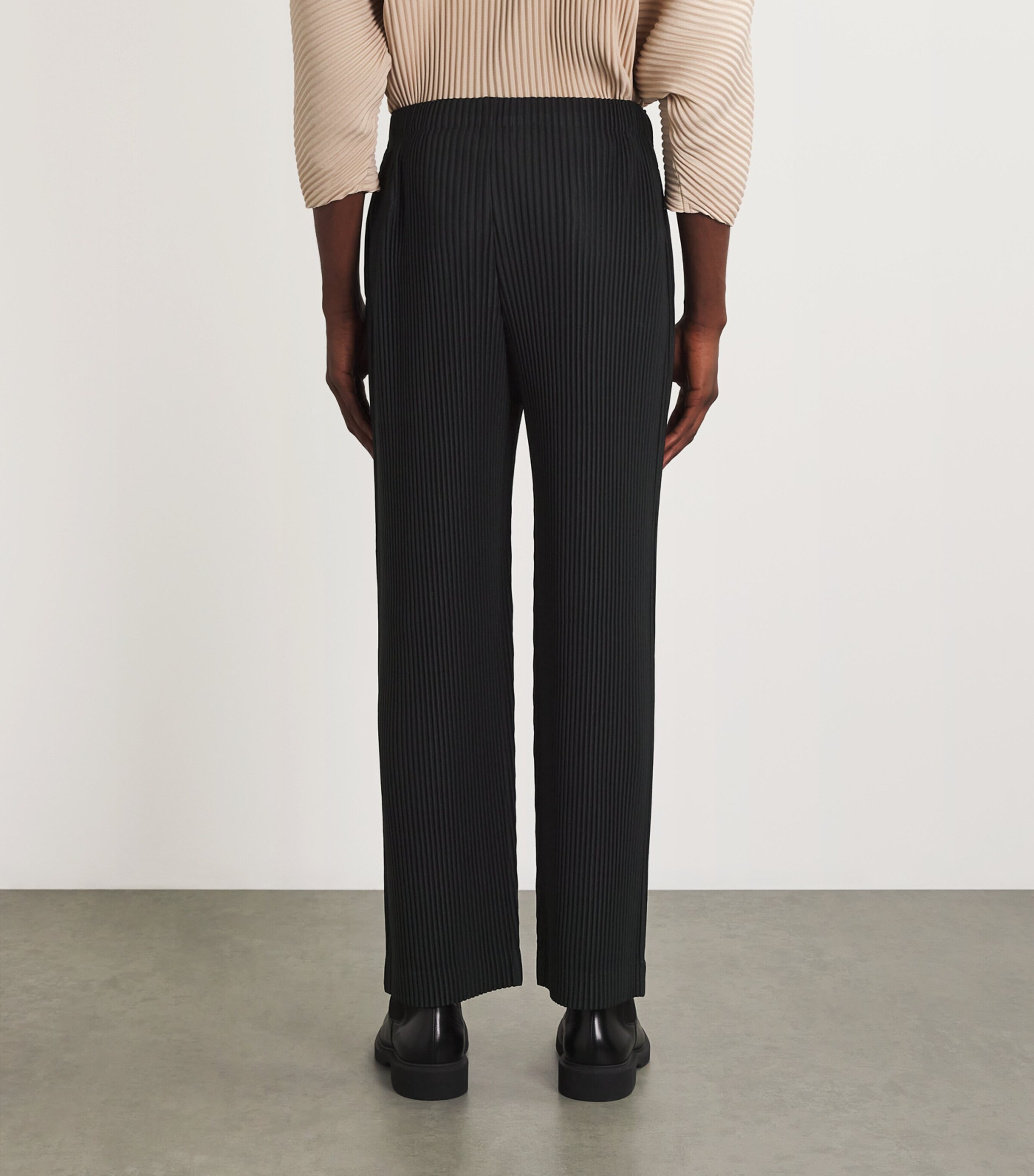 パンツ [HOMME PLISSE] WIDE SLACKS 3 BLACK Pleats Bottoms 3 Pants in Black – SVRN