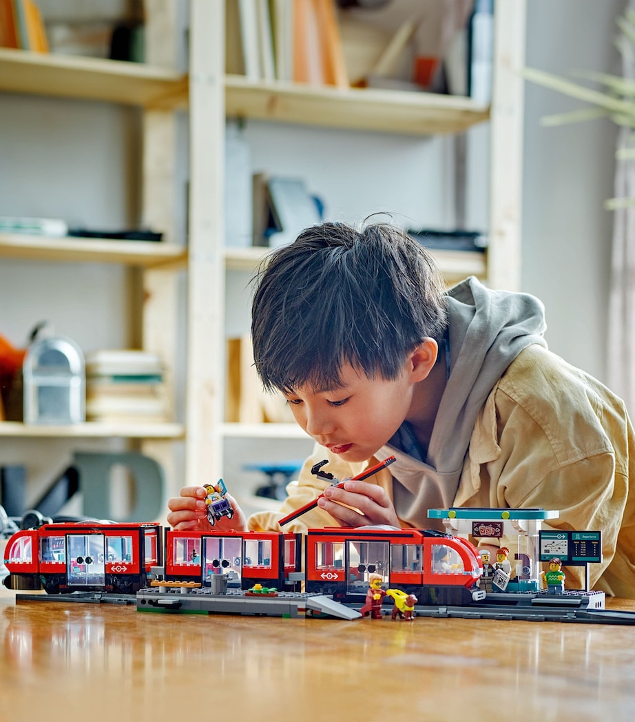 City Downtown Tram and Station Building Toy Set 60423 MULTI Image 4