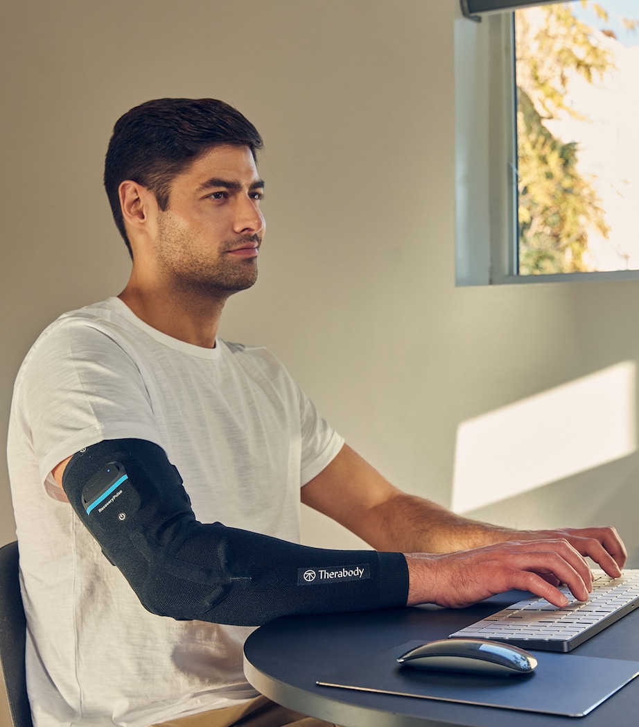 RecoveryPulse Arm Sleeve (Extra-Small) BLACK Image 3