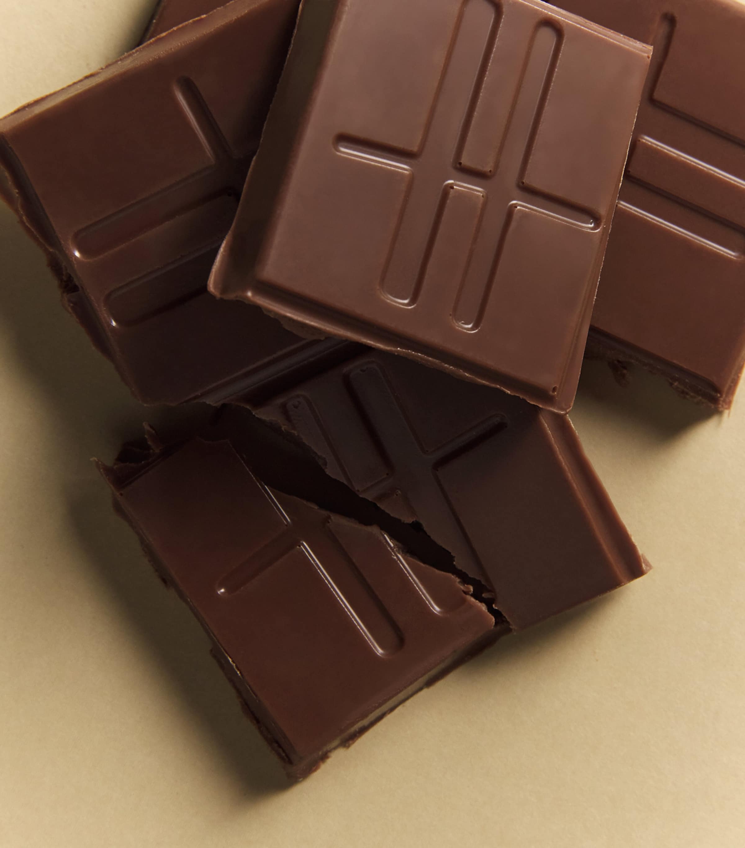 Milk Chocolate Bar (80g) NO COLOUR Image 2