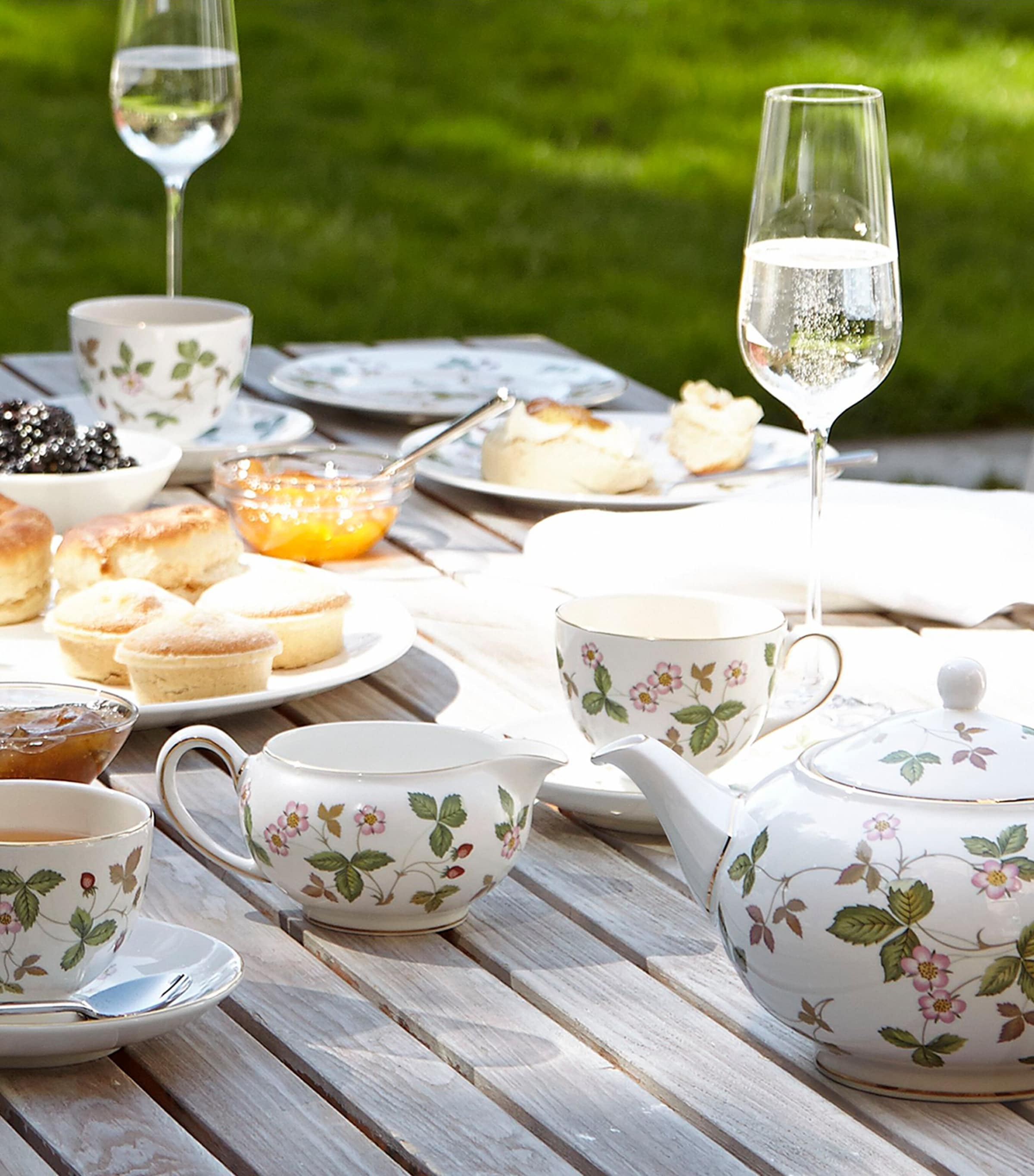 Wedgwood Small Wild Strawberry Teapot | Harrods US