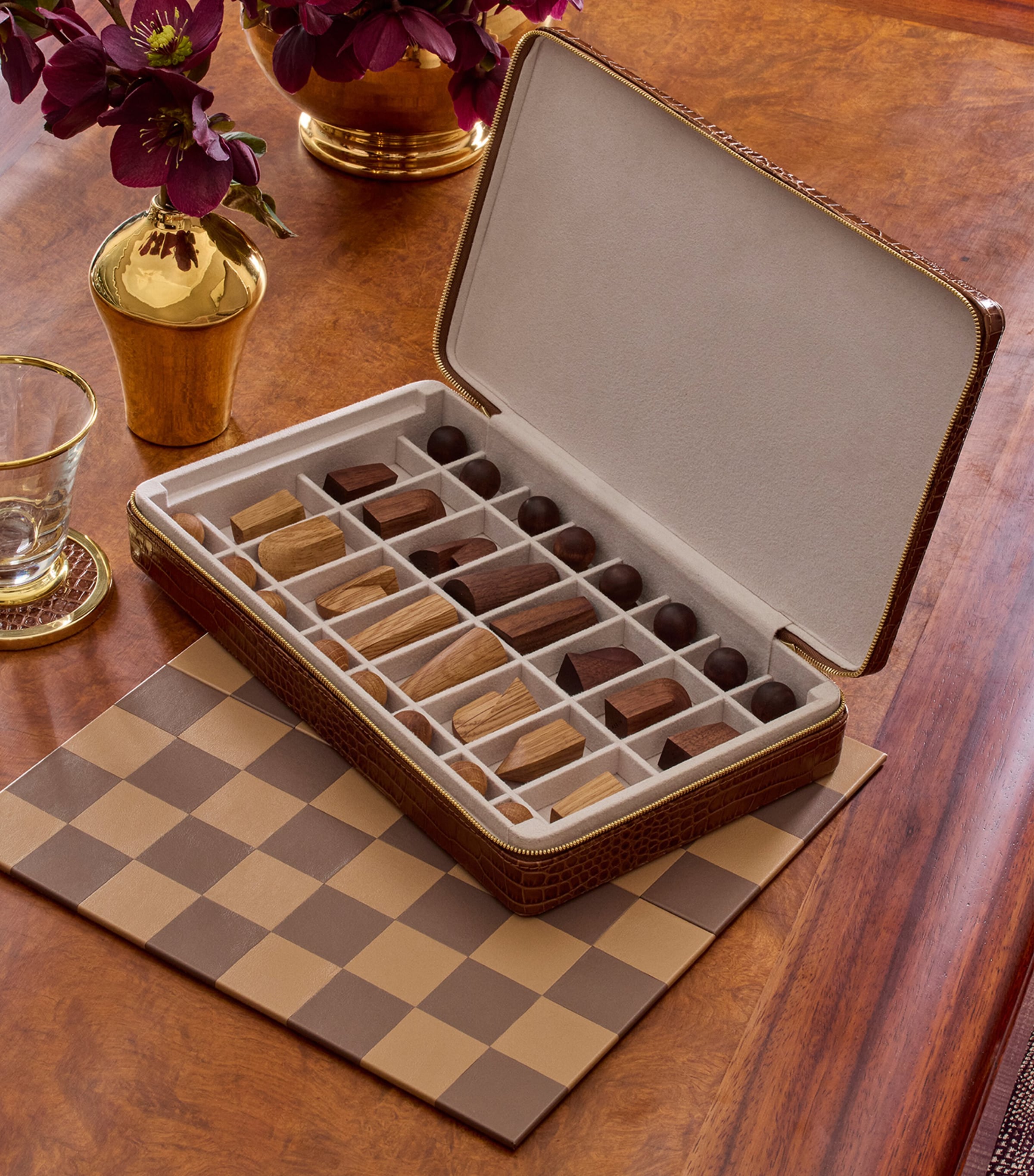 Leather Enzo Travel Chess Set CHESNUT Image 3