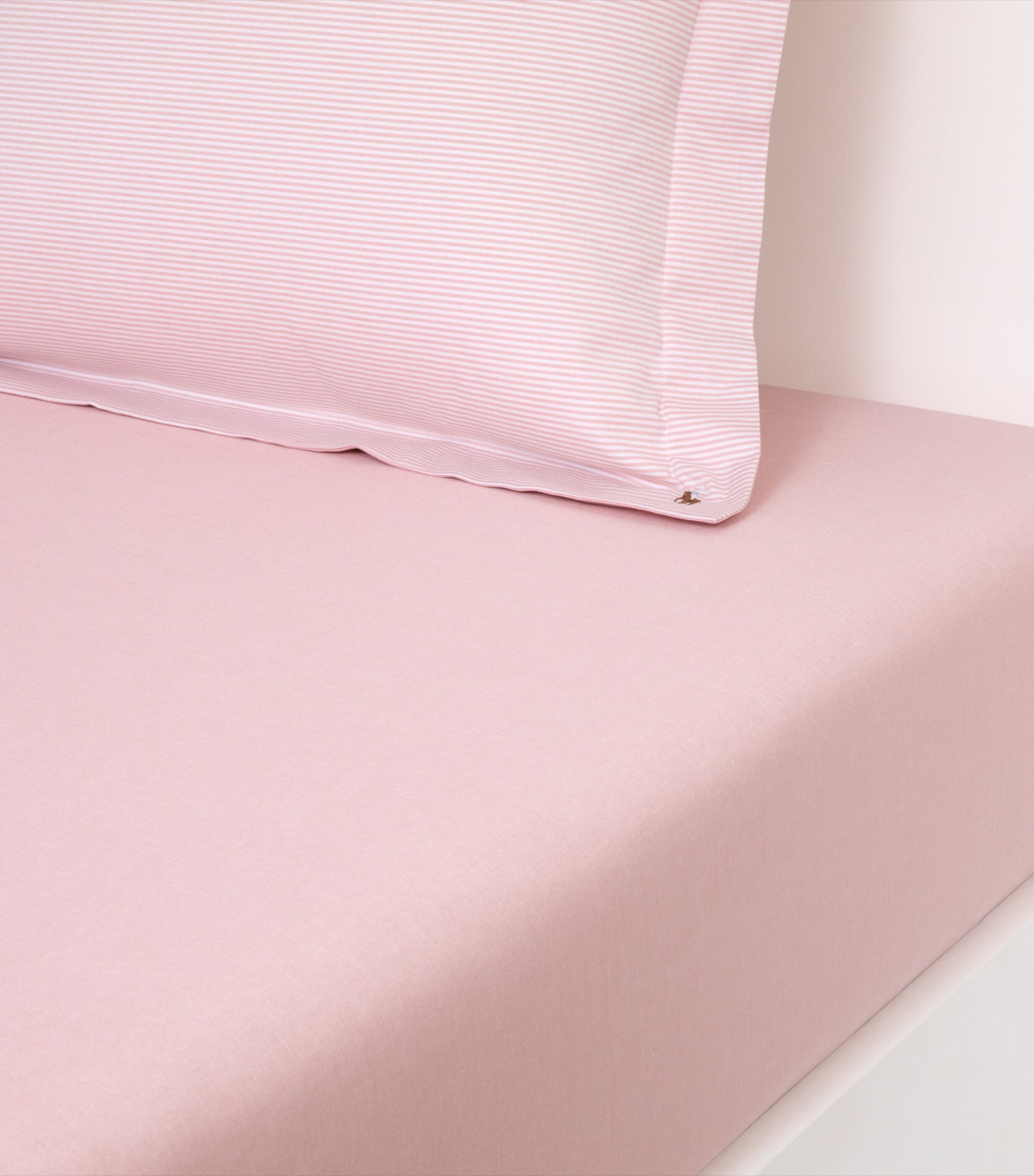 Oxford Super King Fitted Sheet (180cm x 200cm) ROSETTE Image 2