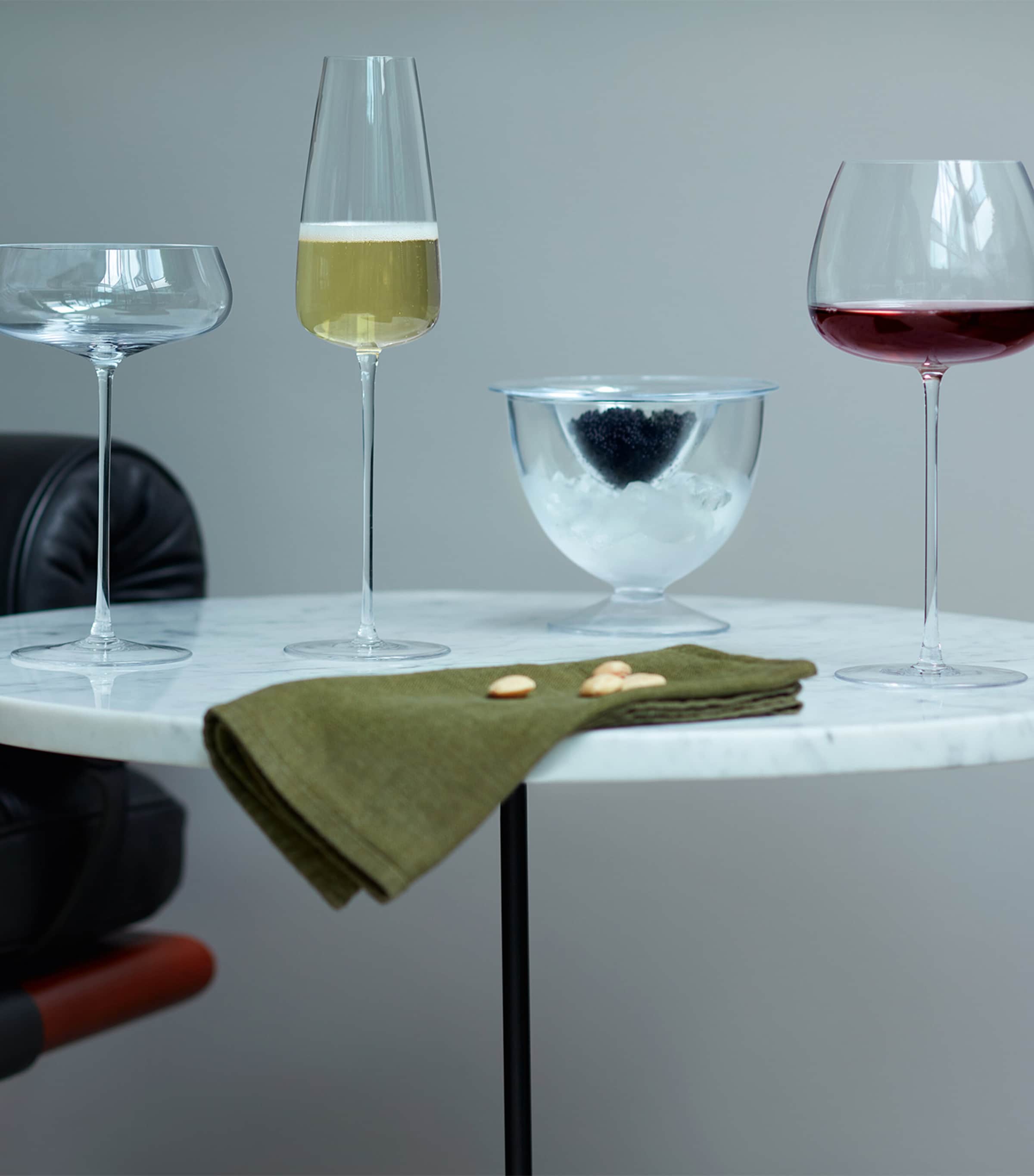 Set of 2 Wine Culture Champagne Flutes (330ml) CLEAR Image 4