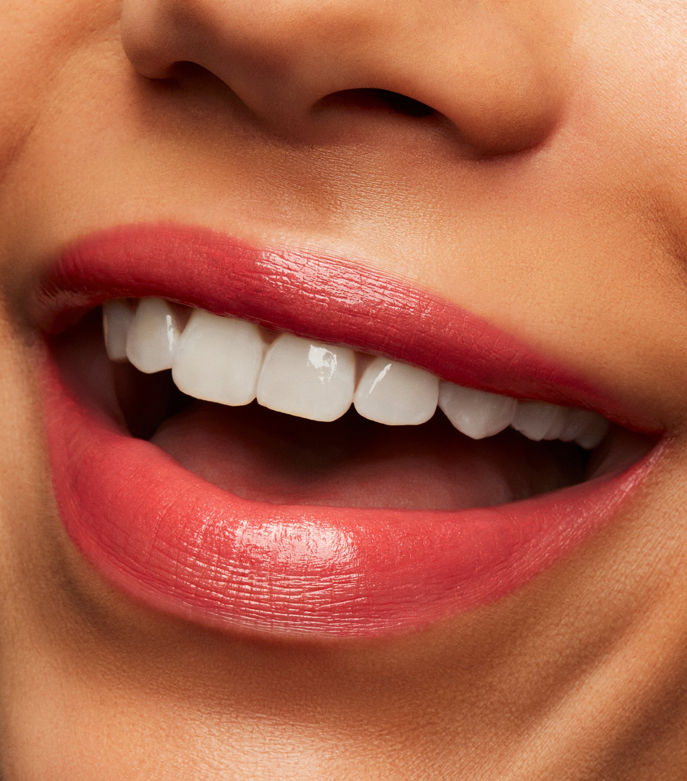 Lustreglass Sheer-Shine Lipstick GUMMY BARE Image 4