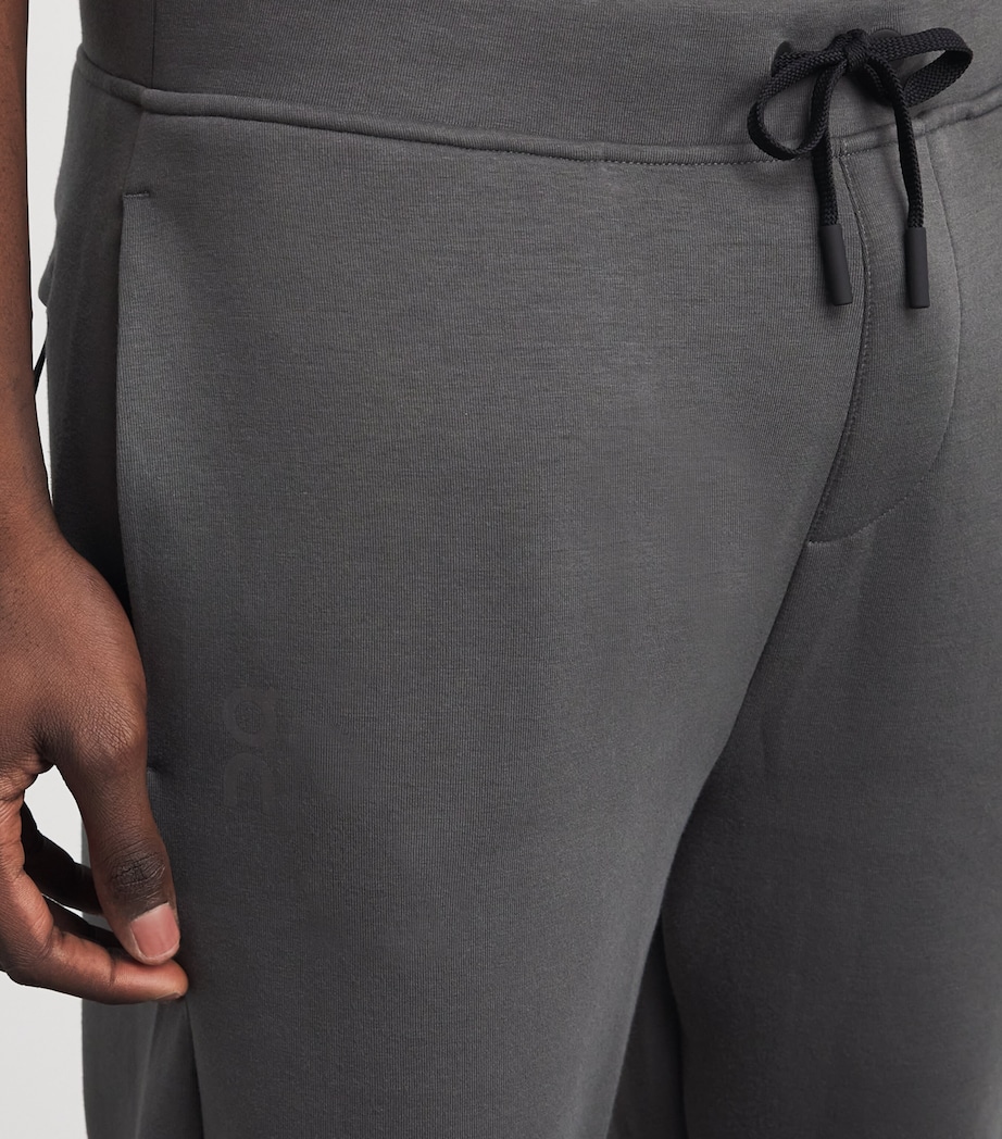 On Mens Cotton-Blend Focus Tech Sweatpants Shadow Image 3