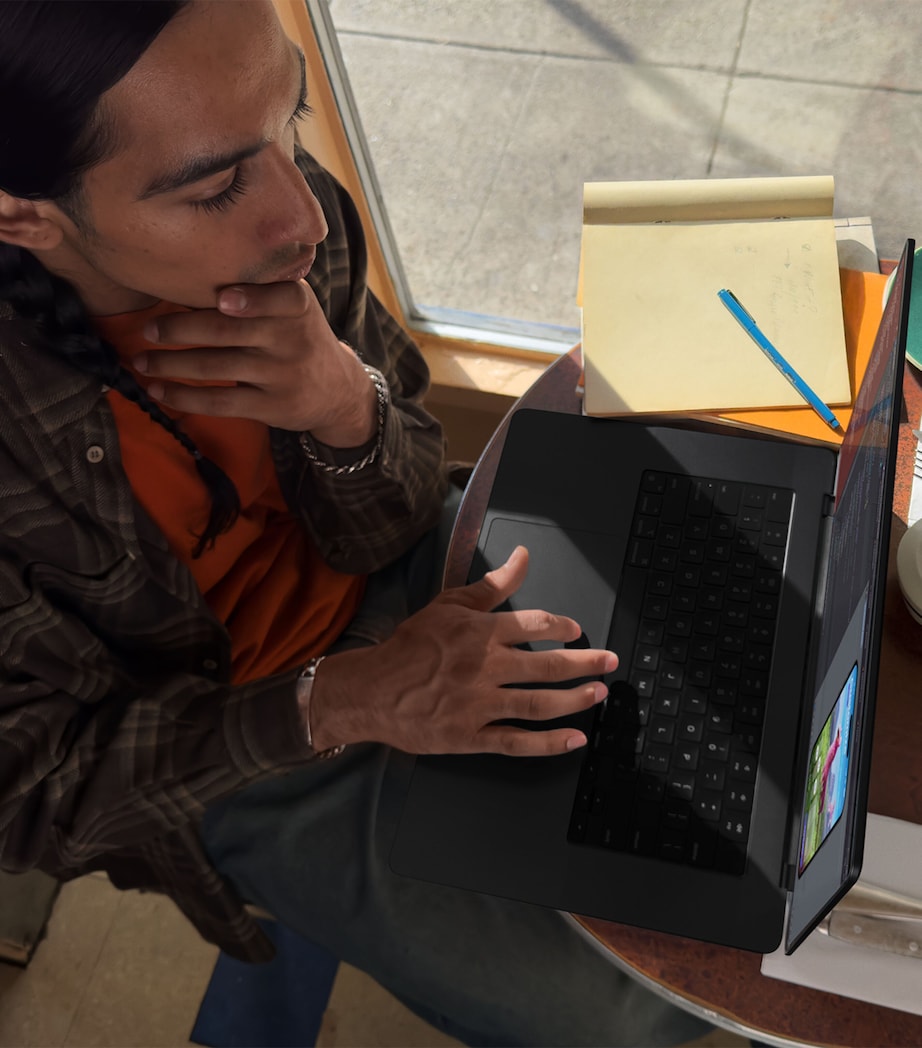 MacBook Pro 16" M3 Max Chip 40-Core GPU 1TB SSD - Silver SILVER Image 2