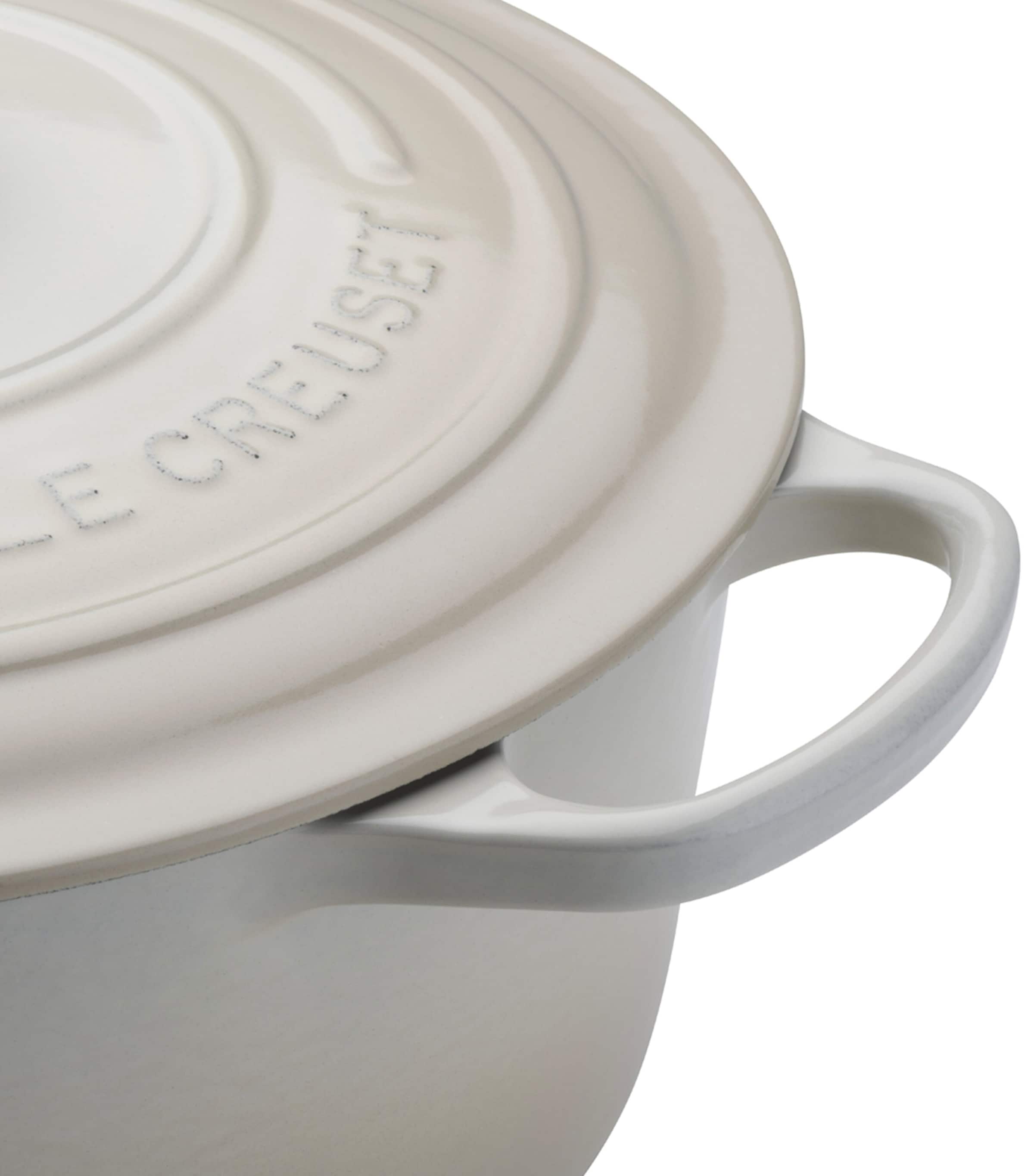 Le Creuset Cast Iron Round Casserole Dish (26cm) Meringue Image 3