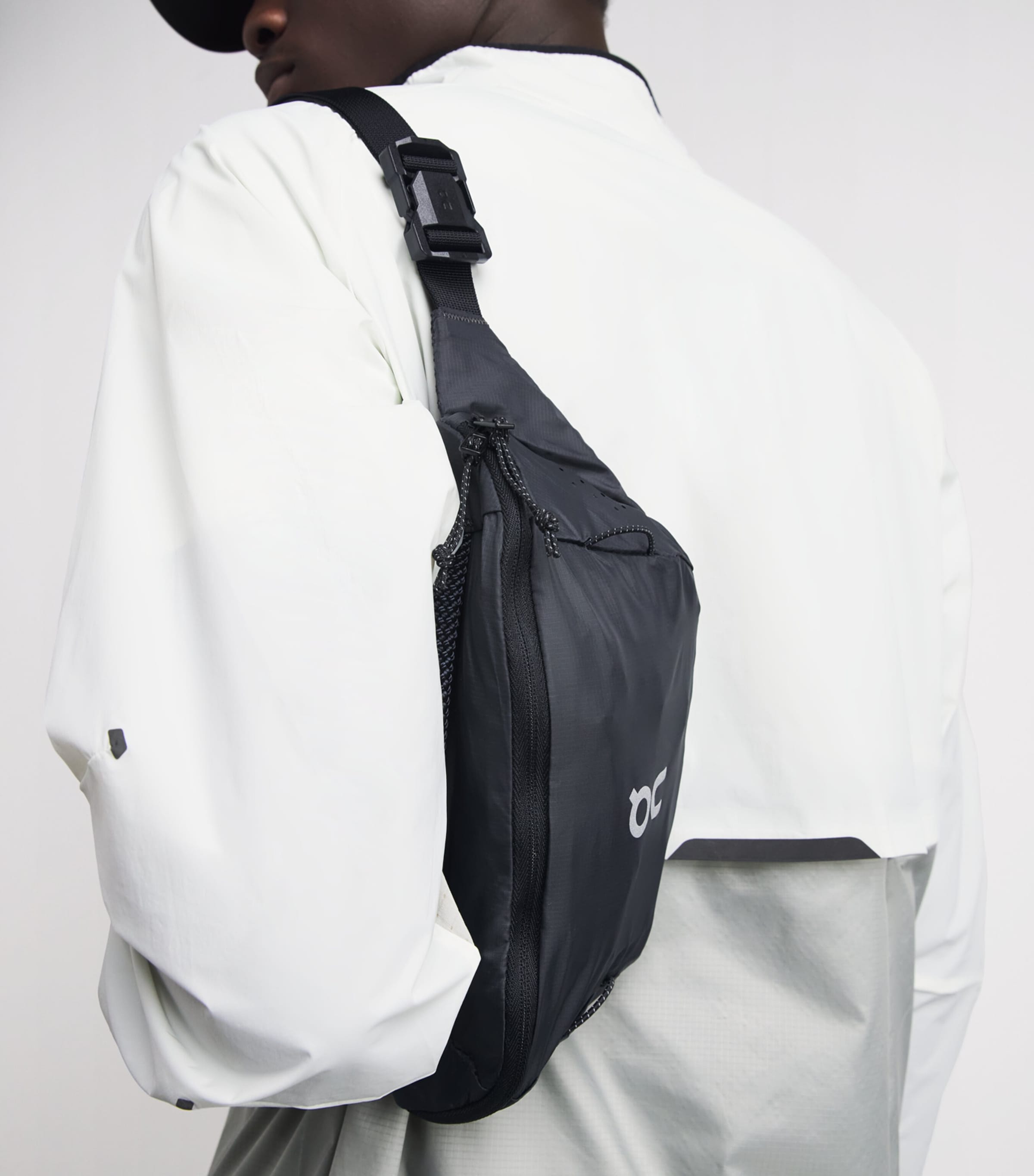 On Waist Pack 2L Cross-Body Bag Magnet Image 2