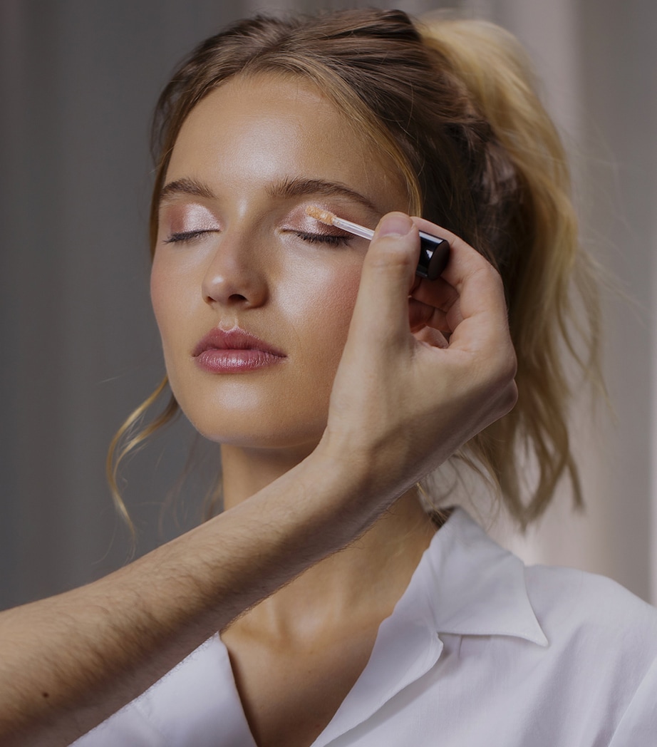 Ombre Eclat Liquide Eyeshadow 1 CHAMPAGNE Image 4