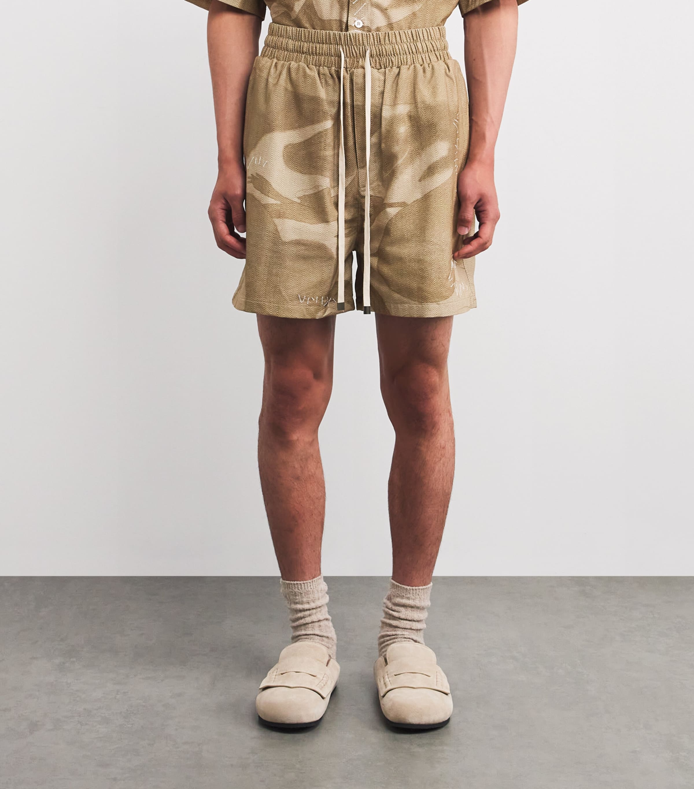 Exposed Stitching Shorts BEIGE Image 3