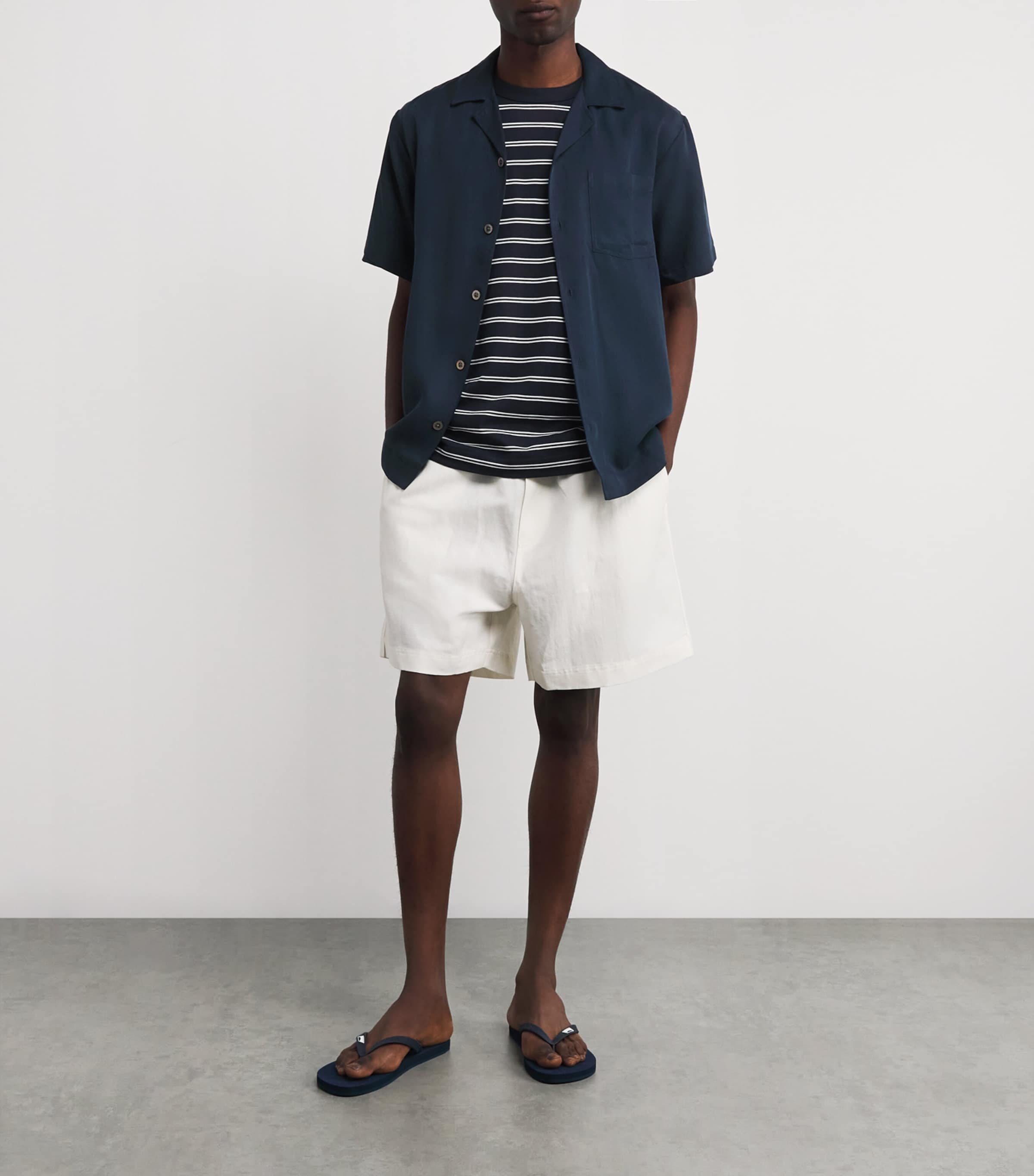 CHÉ Mens Short-Sleeve Shirt Navy Image 2