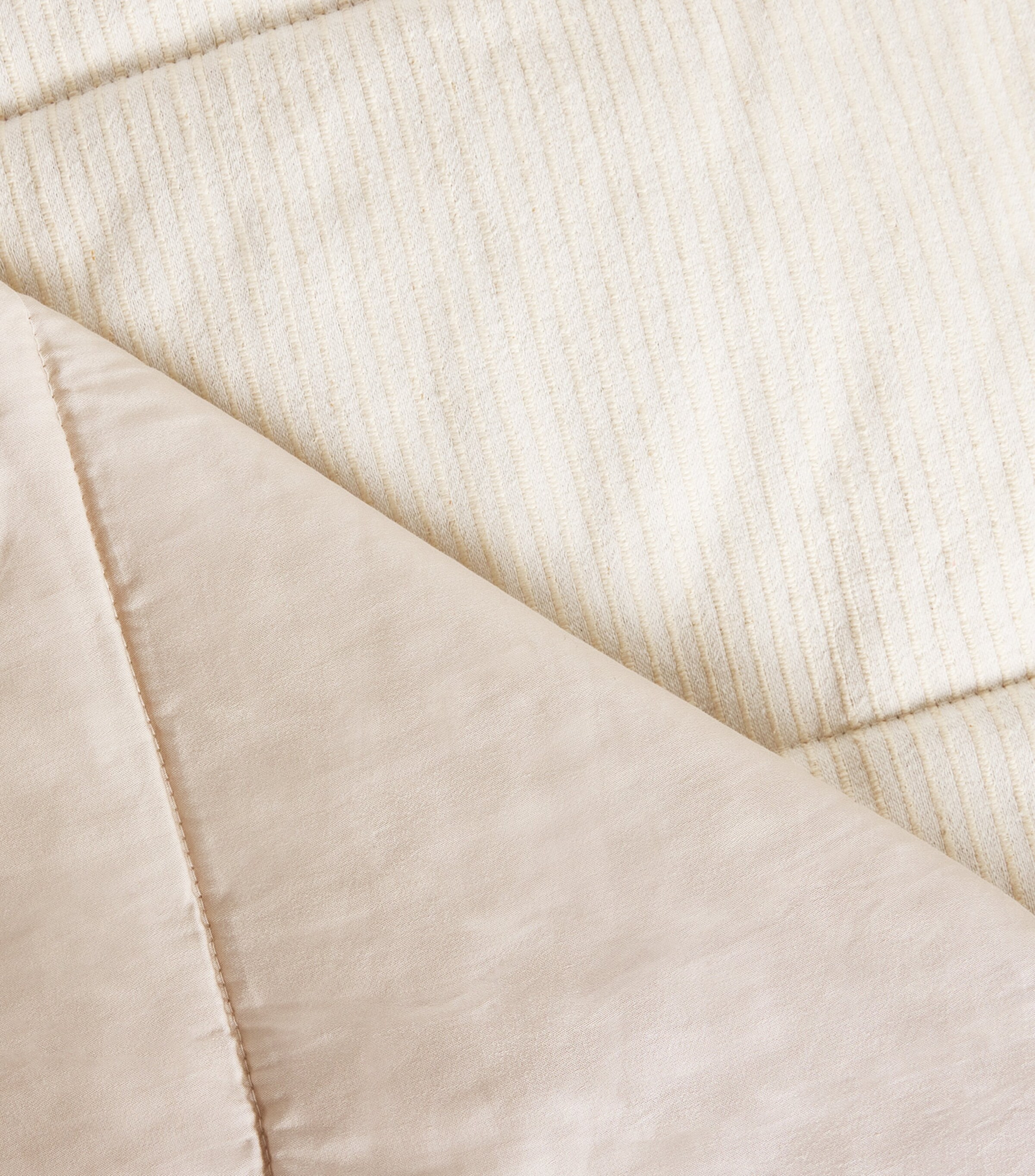 Harrods of London Chalcot Super King Bedspread (250cm x 260cm) Ivory Image 2