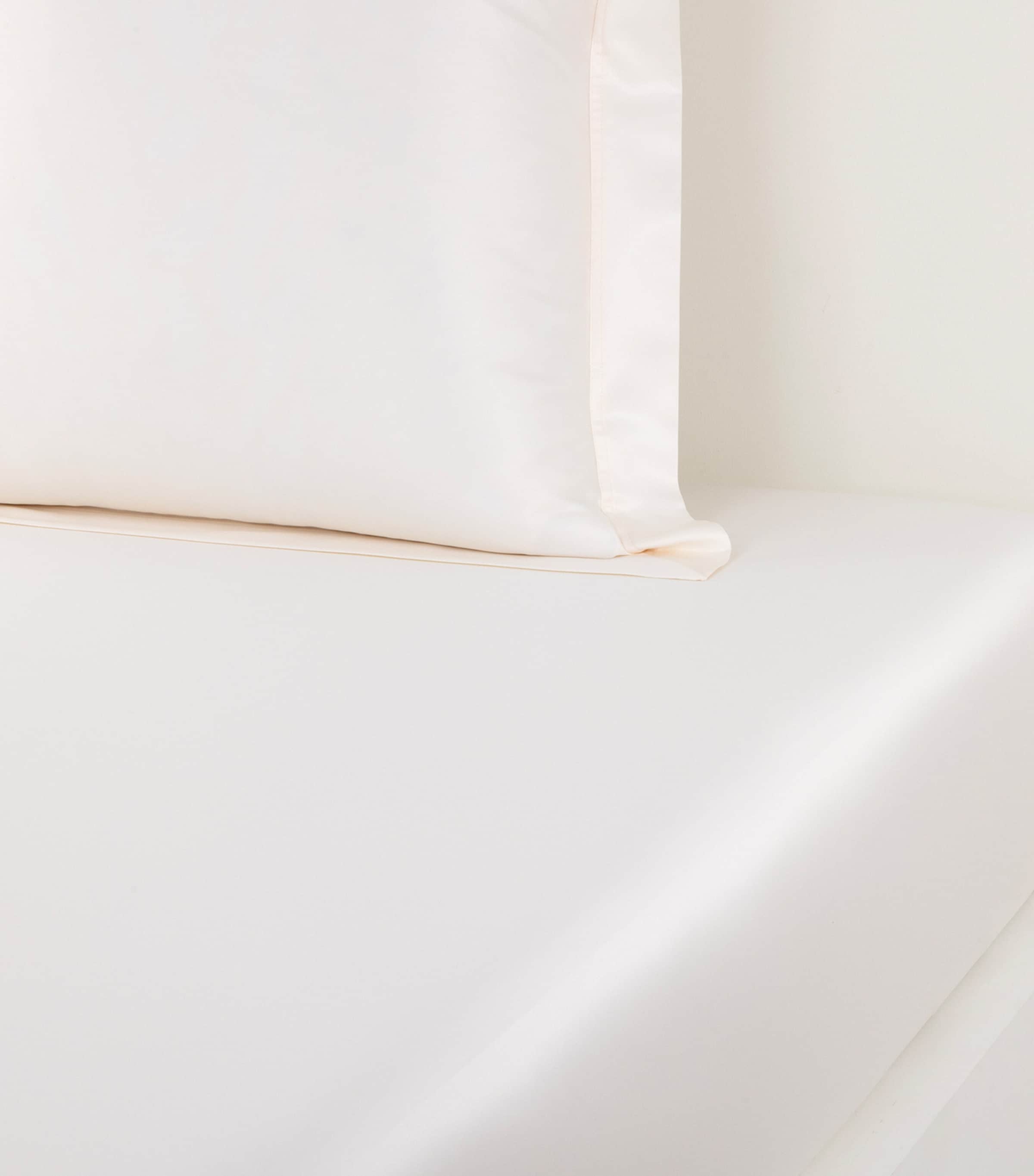 Yves Delorme Couture Egyptian Cotton Prodige Double Fitted Sheet  (140cm x 200cm) Creme Image 2