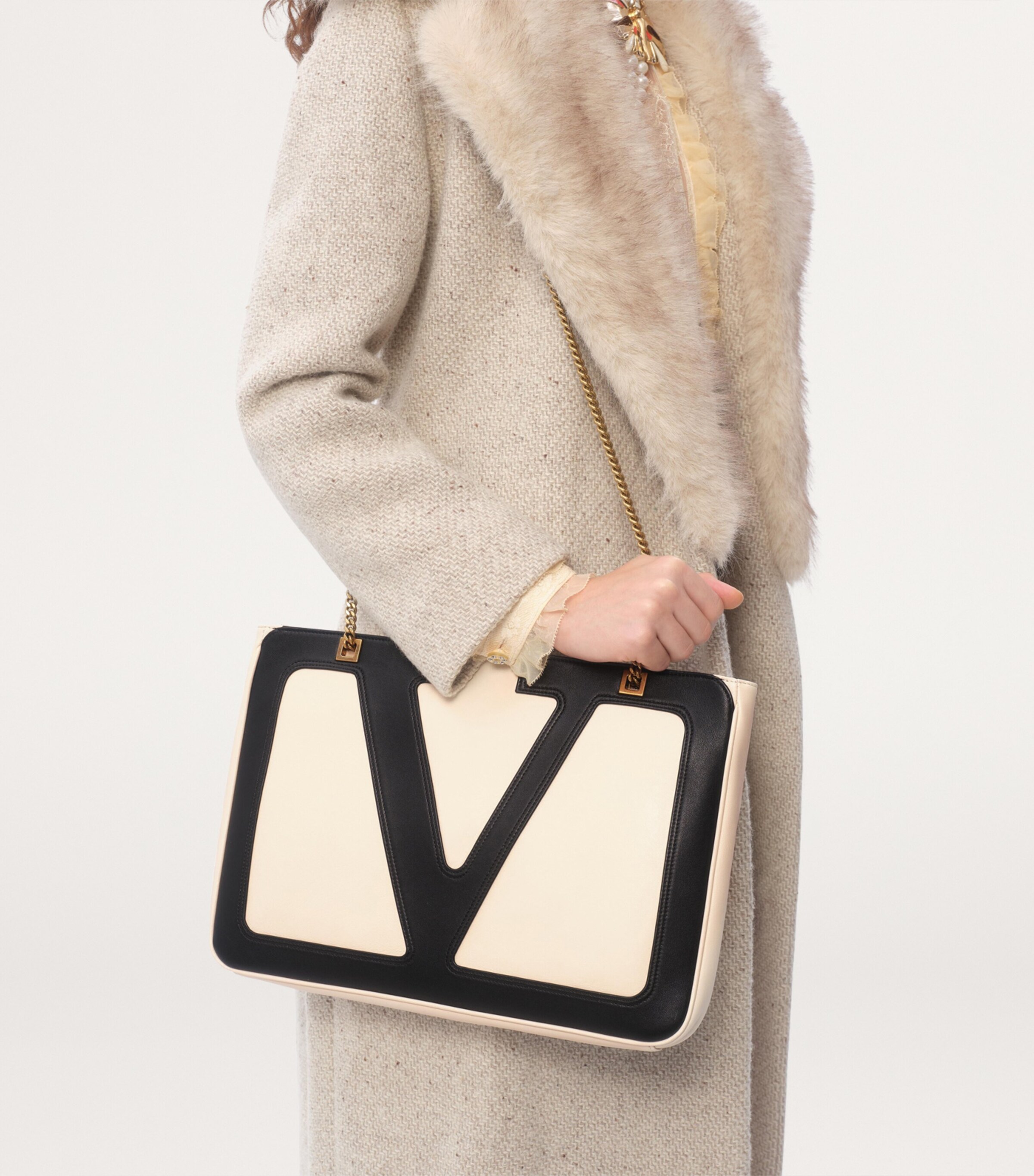 Medium Lambskin Viva Superstar Tote Bag R4V Image 6