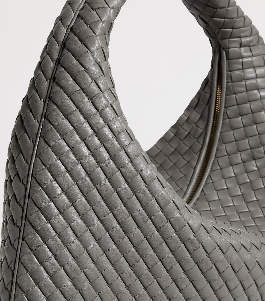 Bottega Veneta Womens Maxi Leather Veneta Shoulder Bag Image 4