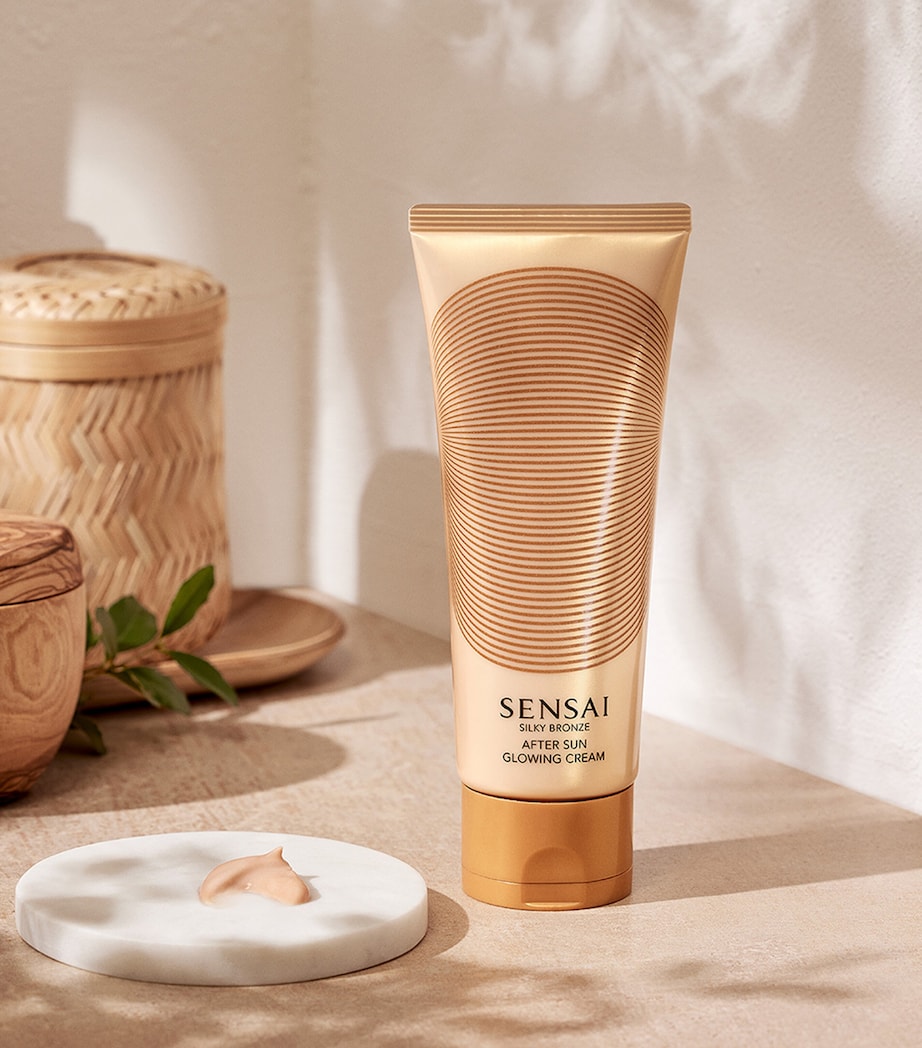 Silky Bronze After Sun Glowing Cream (150ml) NO COLOUR Image 5