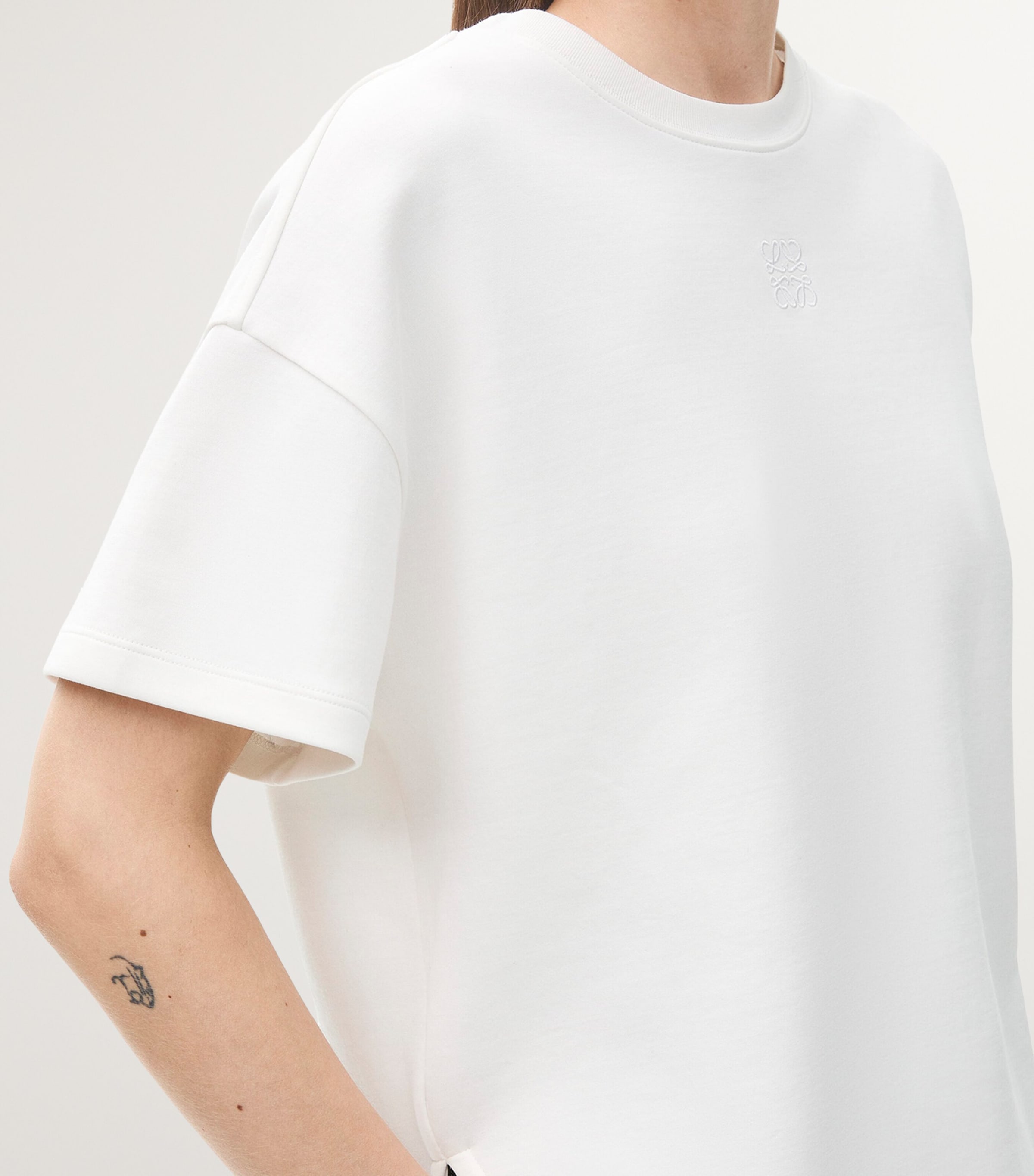 Asymmetric Anagram T-Shirt WHITE Image 5