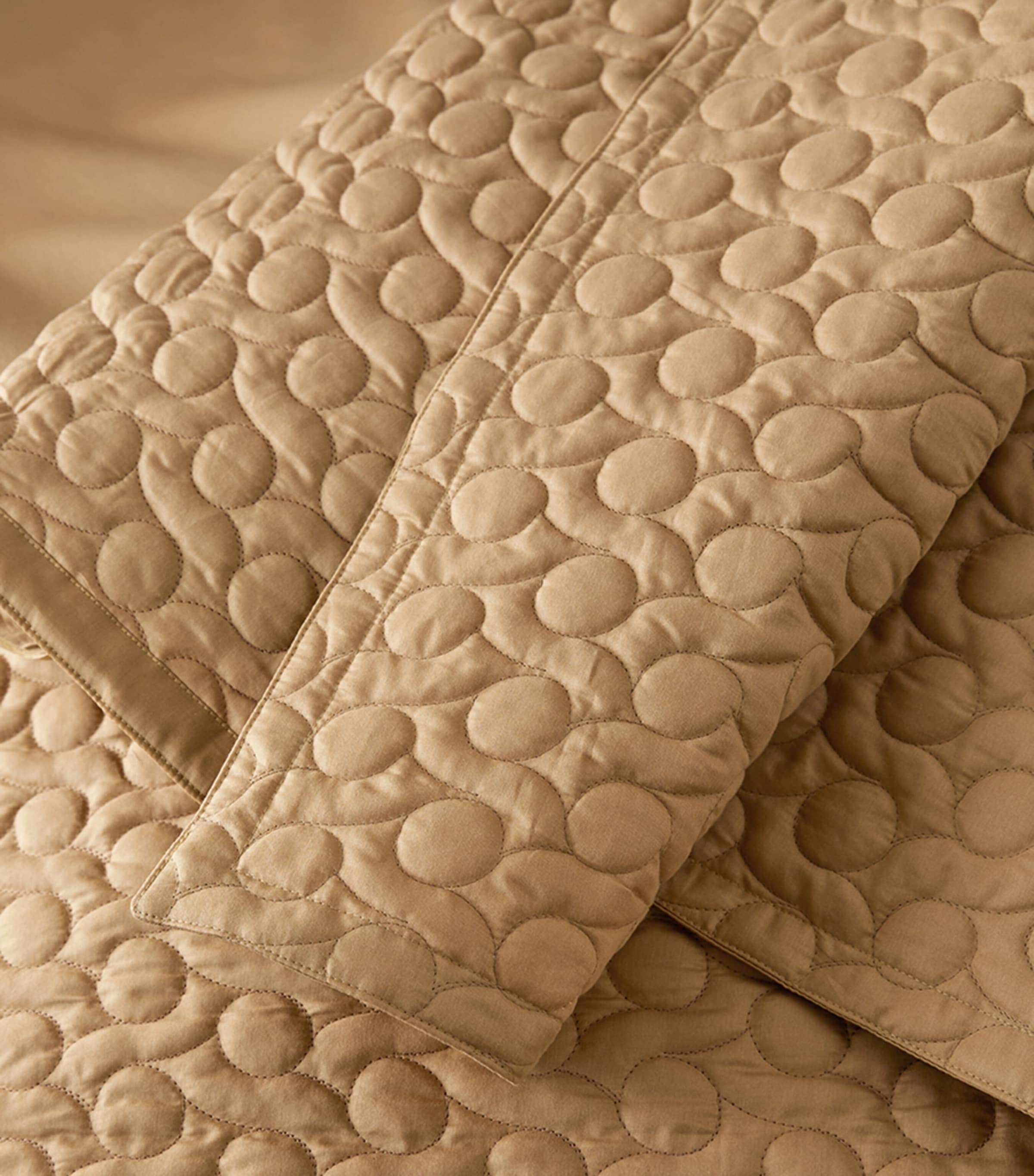 Alexandre Turpault Quilted Poesie King Bedspread (260cm x 240cm) Gold Image 3