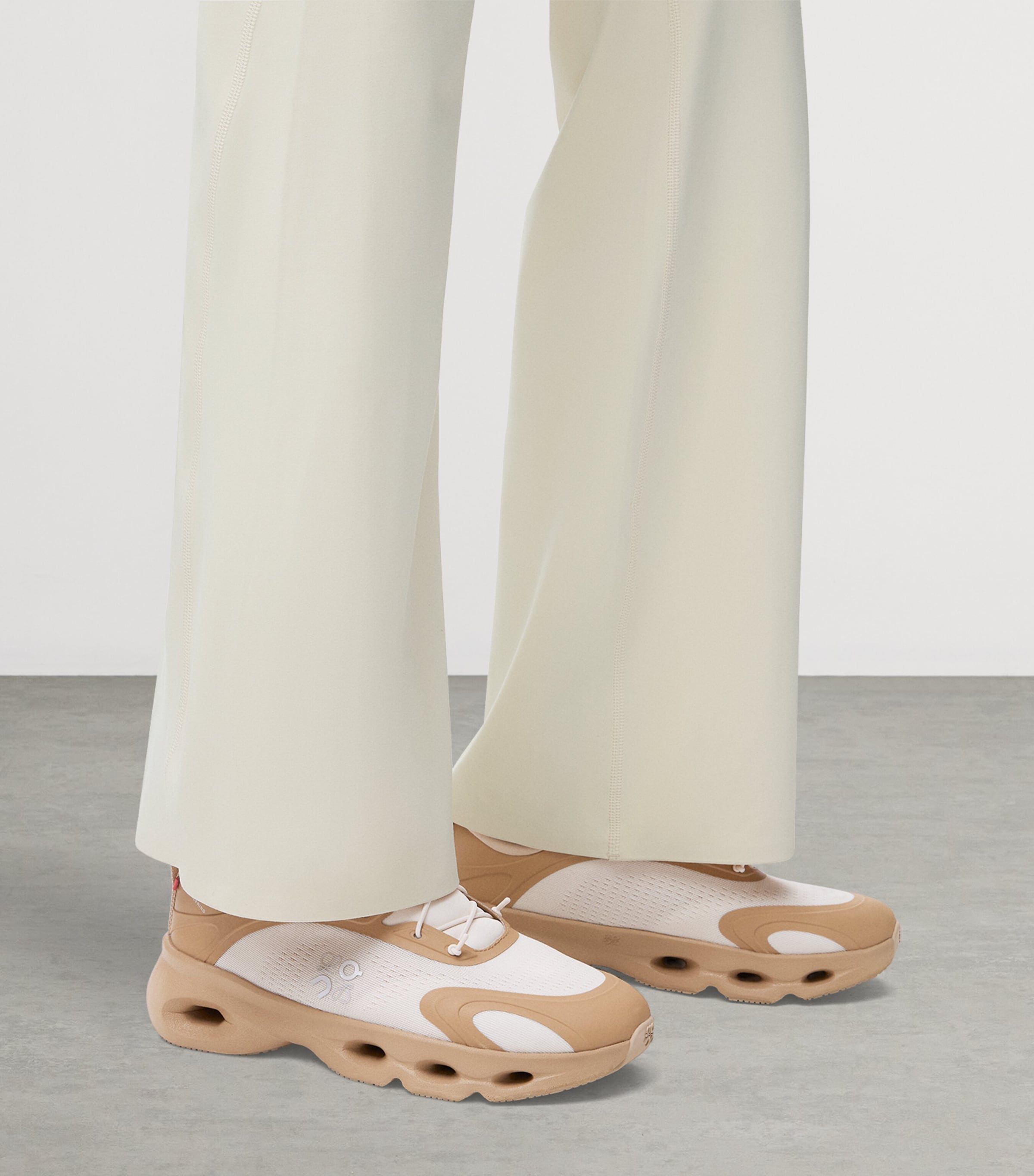 LOEWE x On Cloudsolo Sneakers DARK SAND/CREAM Image 2