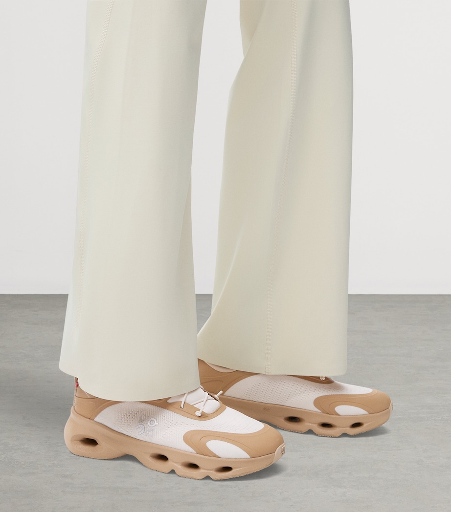 x On Cloudsolo Sneakers DARK SAND/CREAM Image 2