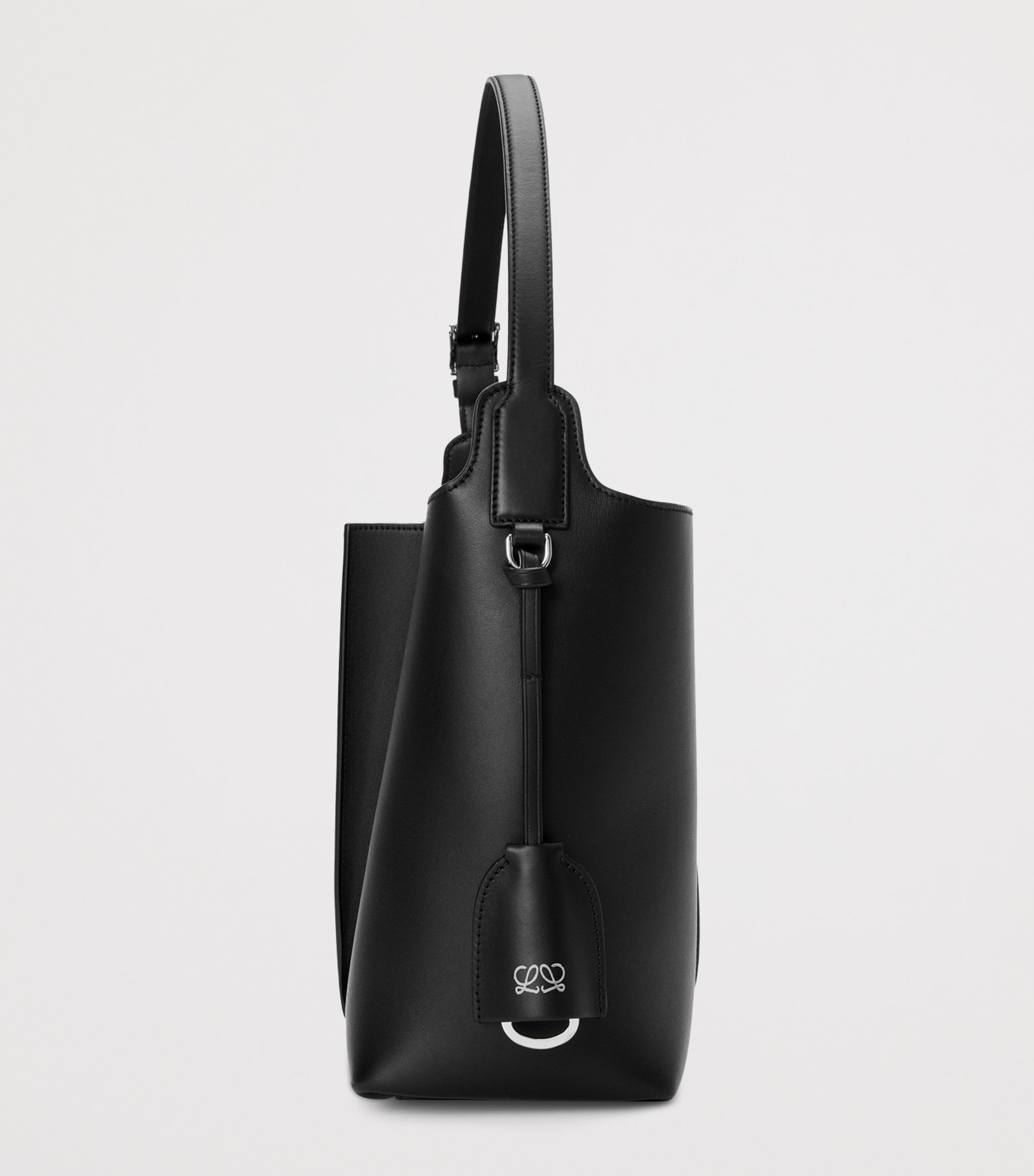 LOEWE Womens Medium Leather Bilbao Bucket Bag Black Image 3
