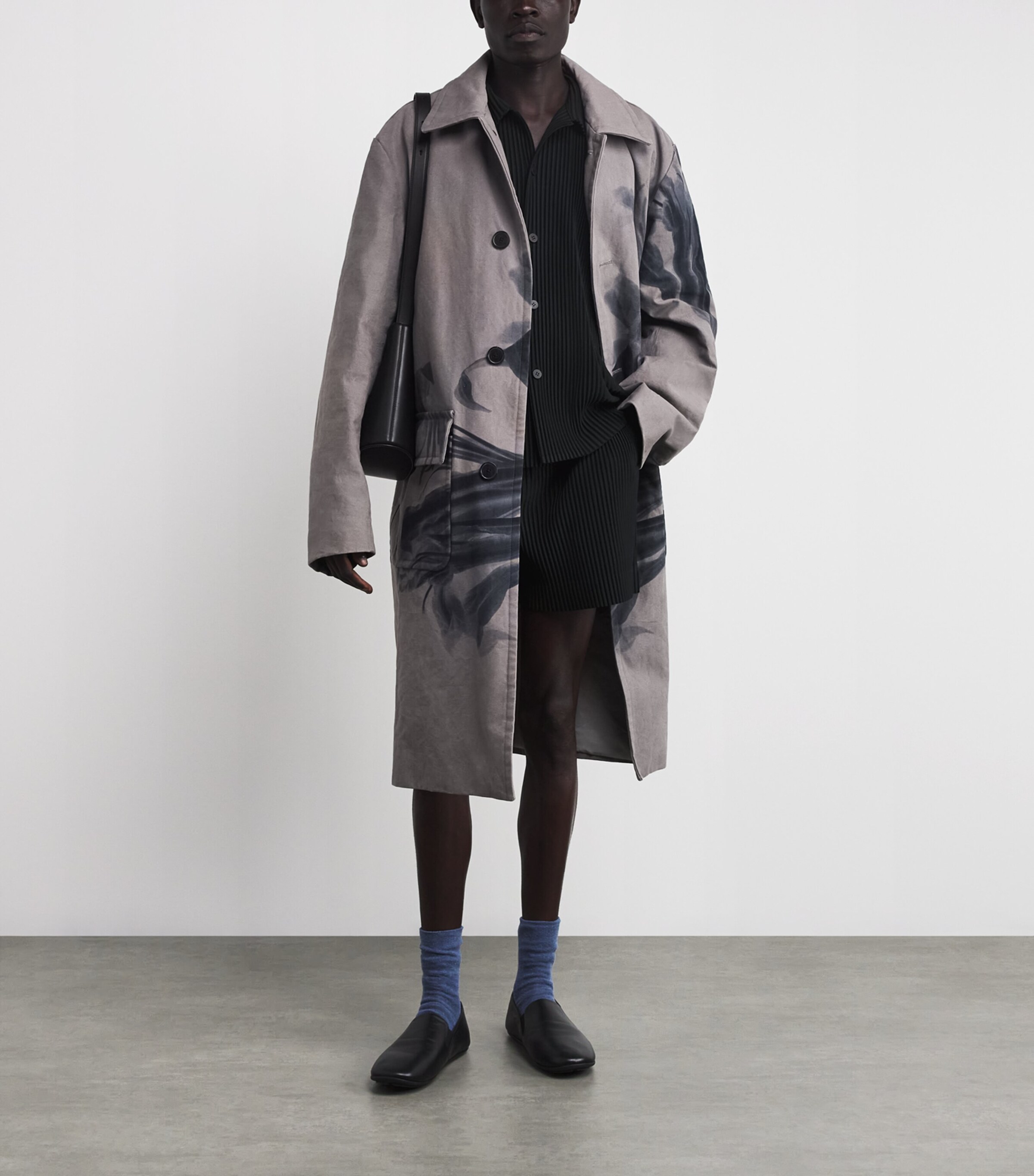 Homme Plissé Issey Miyake Mens Pleated Short-Sleeve Shirt Black Image 2