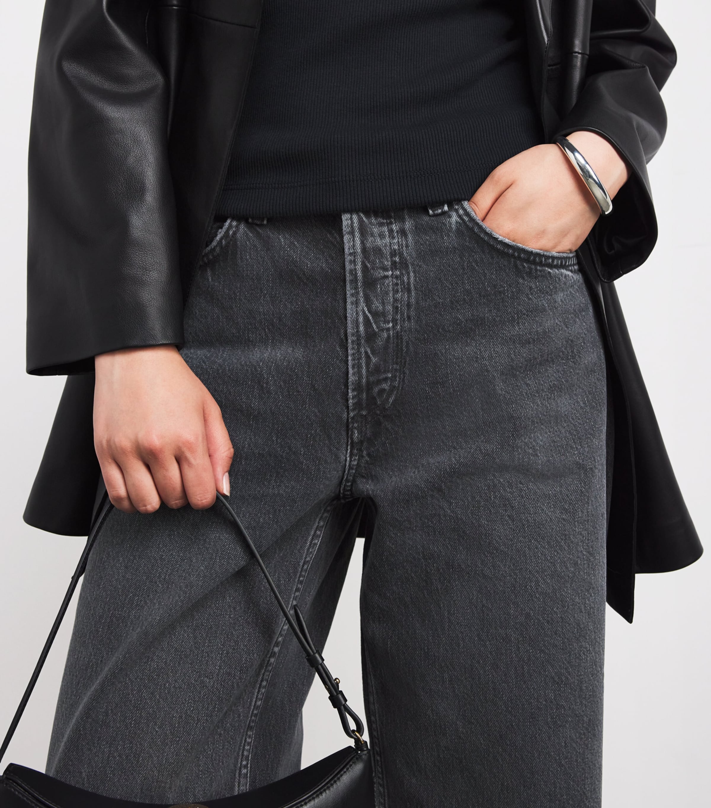 Arc Bow-Leg Jeans SYMBOLIC MD WSH BLK Image 6