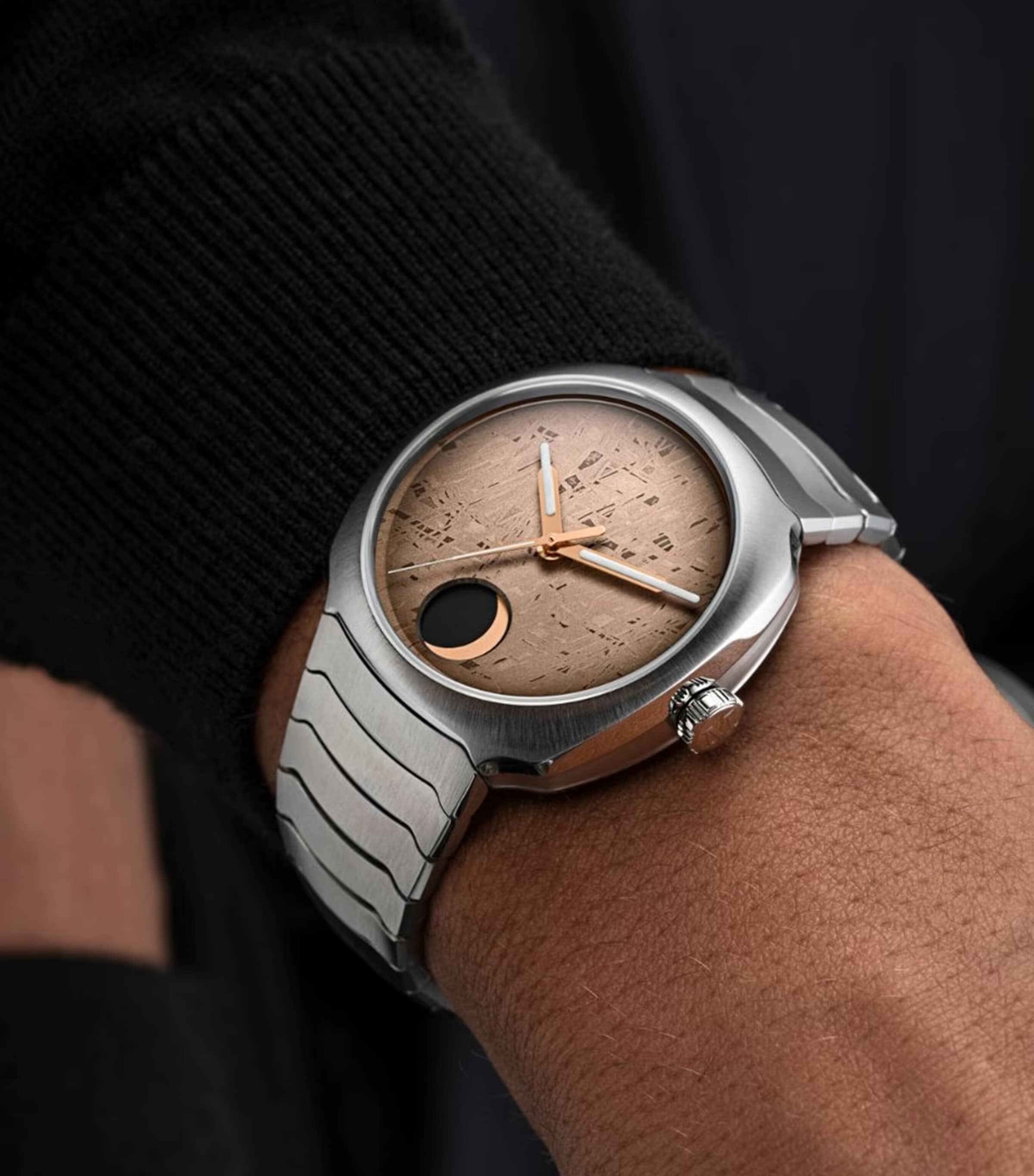 H. Moser & Cie Streamliner Perpetual Moon Concept Meteorite Watch 40mm Golden Meteorite Image 2