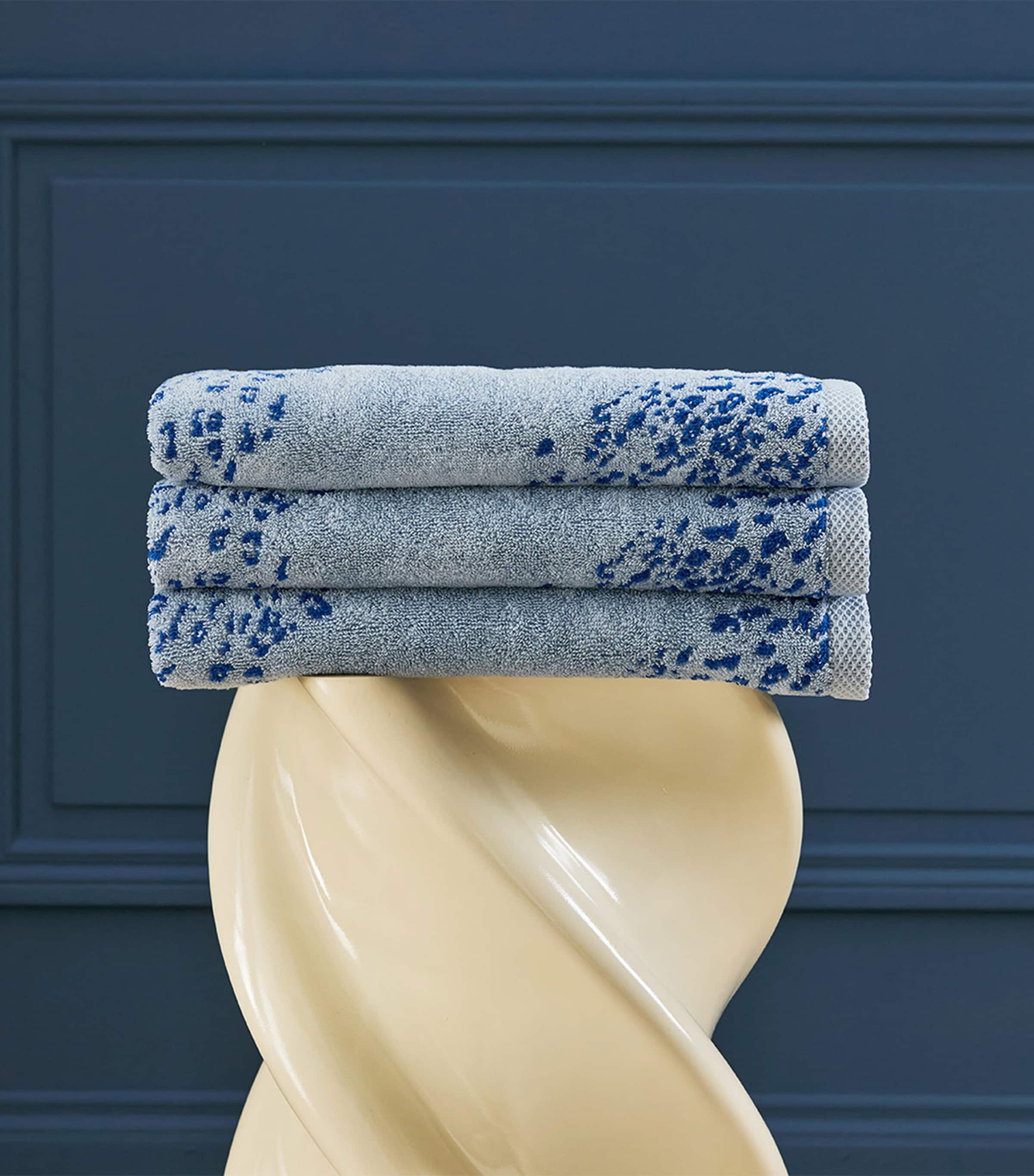 Yves Delorme Ecumes Bath Sheet (90cm x 150cm) Blue Image 3