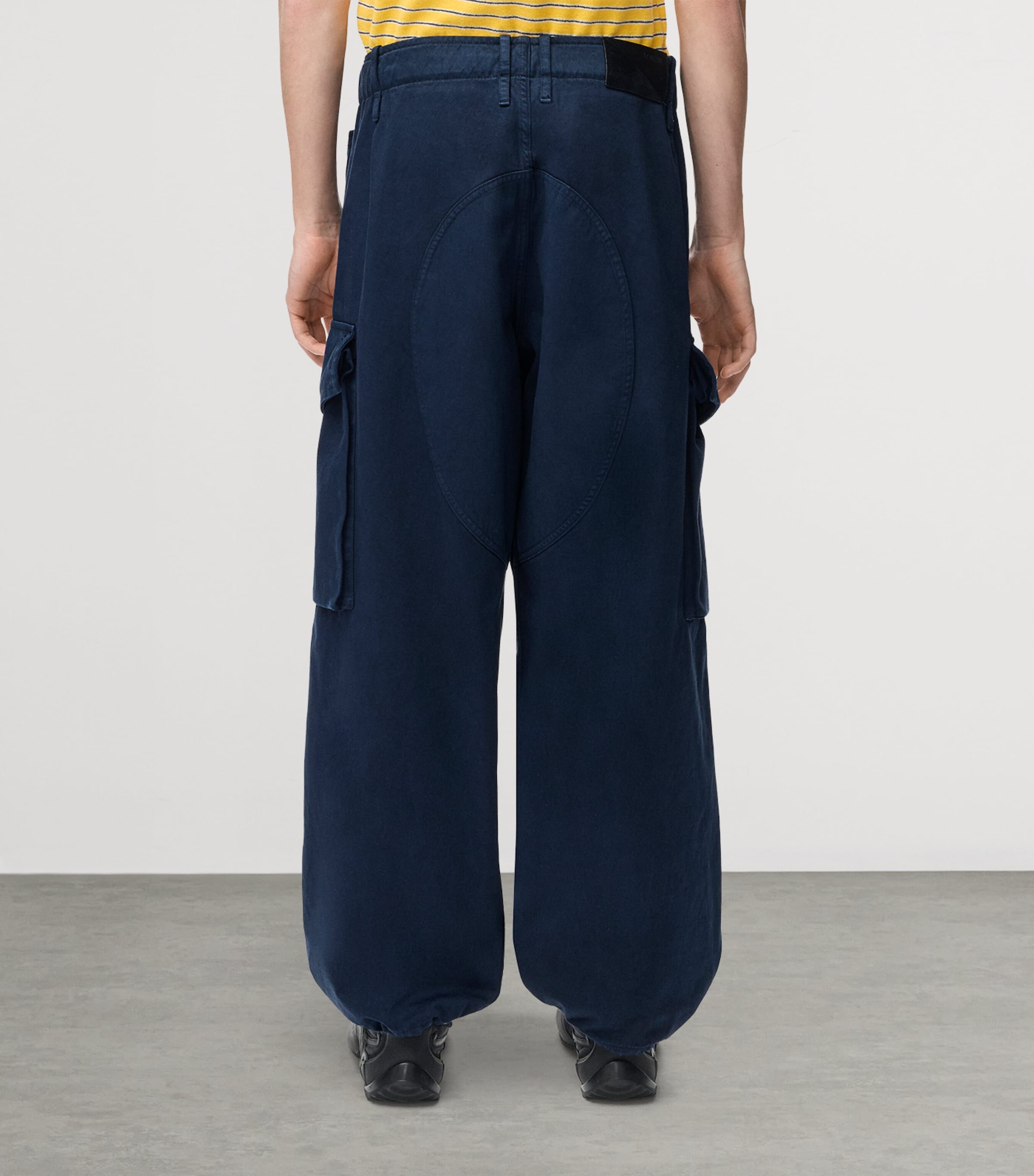 LOEWE Mens Cotton Pleated Cargo Trousers Dark Navy Image 4