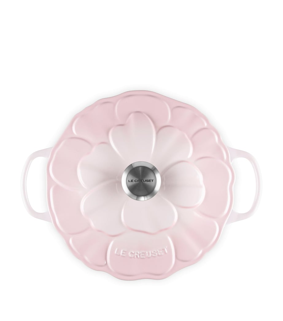 Le Creuset Cast Iron Round Petal Casserole Dish (26cm) Shell Pink Image 5