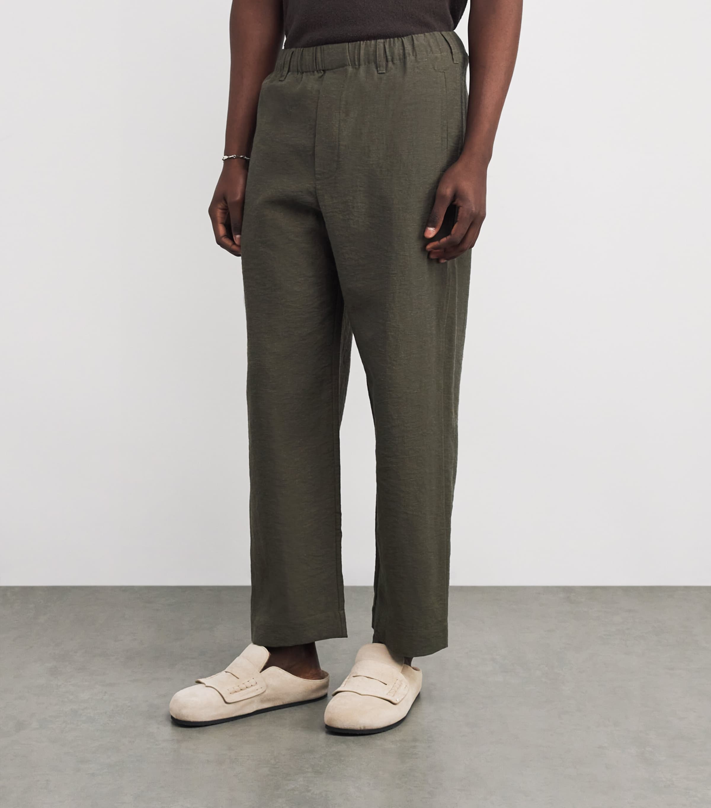 COMMAS Mens Wide-Leg Pleated Resort Trousers Dark Chocolate Image 3