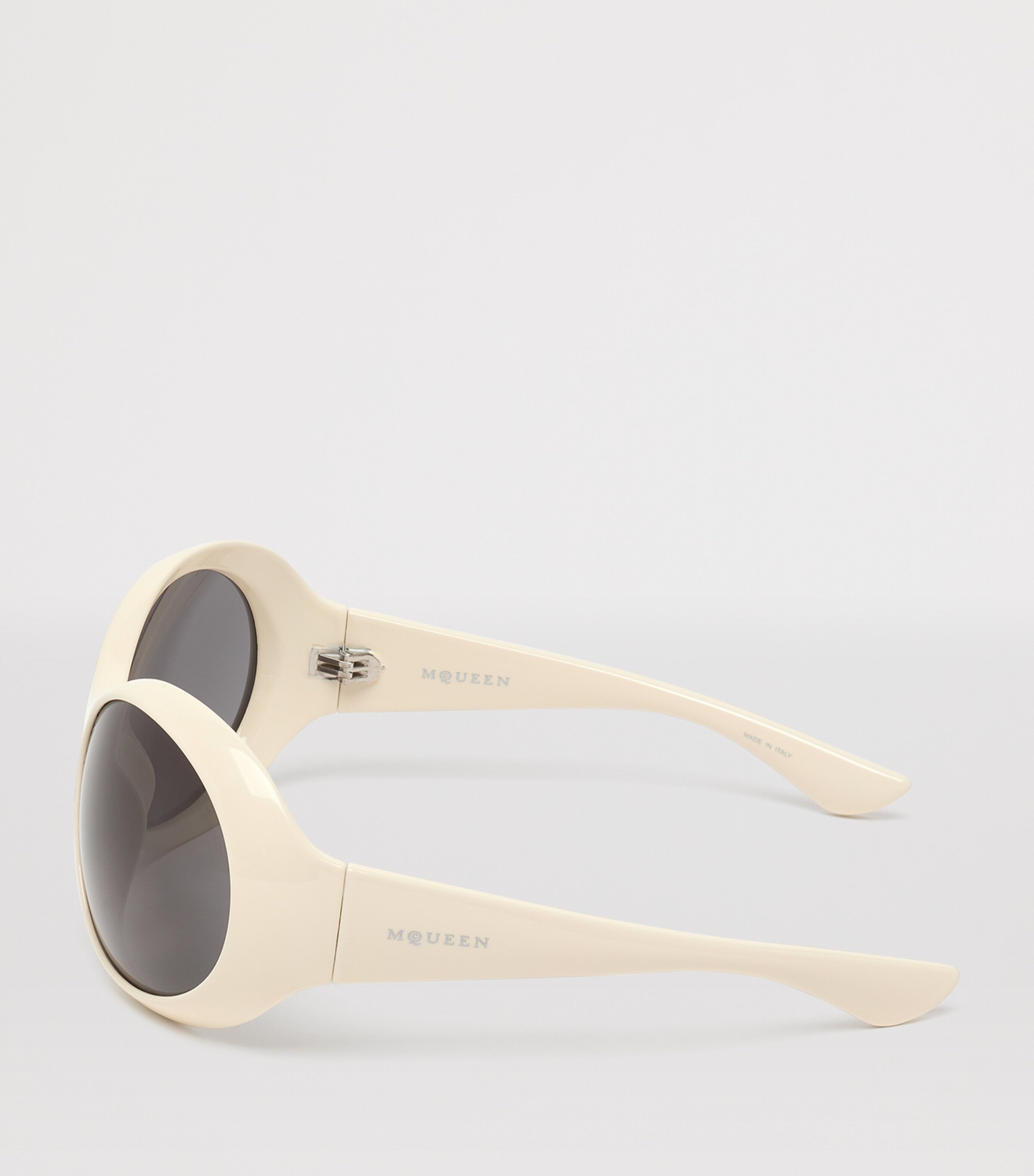 McQueen Round Kate Sunglasses Image 4