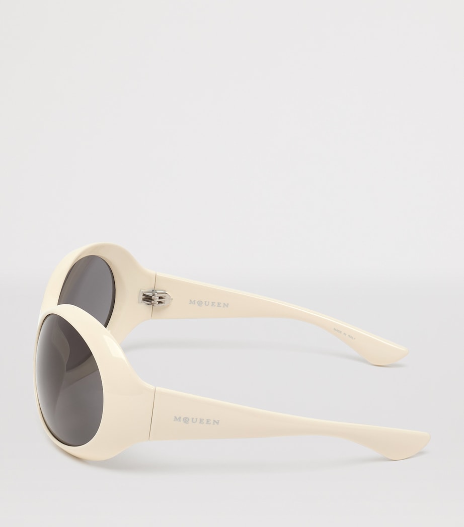 McQueen Round Kate Sunglasses Image 4