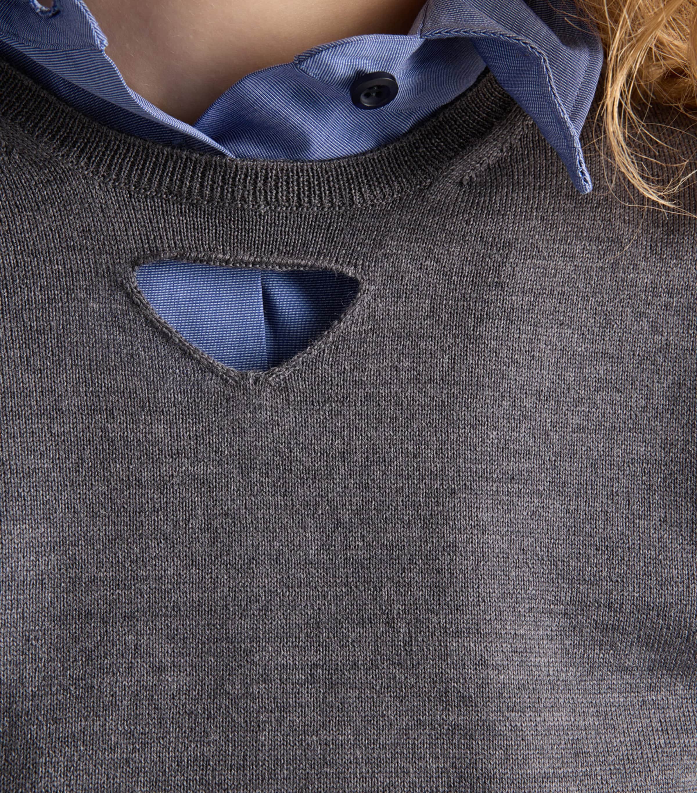 Virgin Wool Triangle Cut-Out Sweater F0031 Image 3