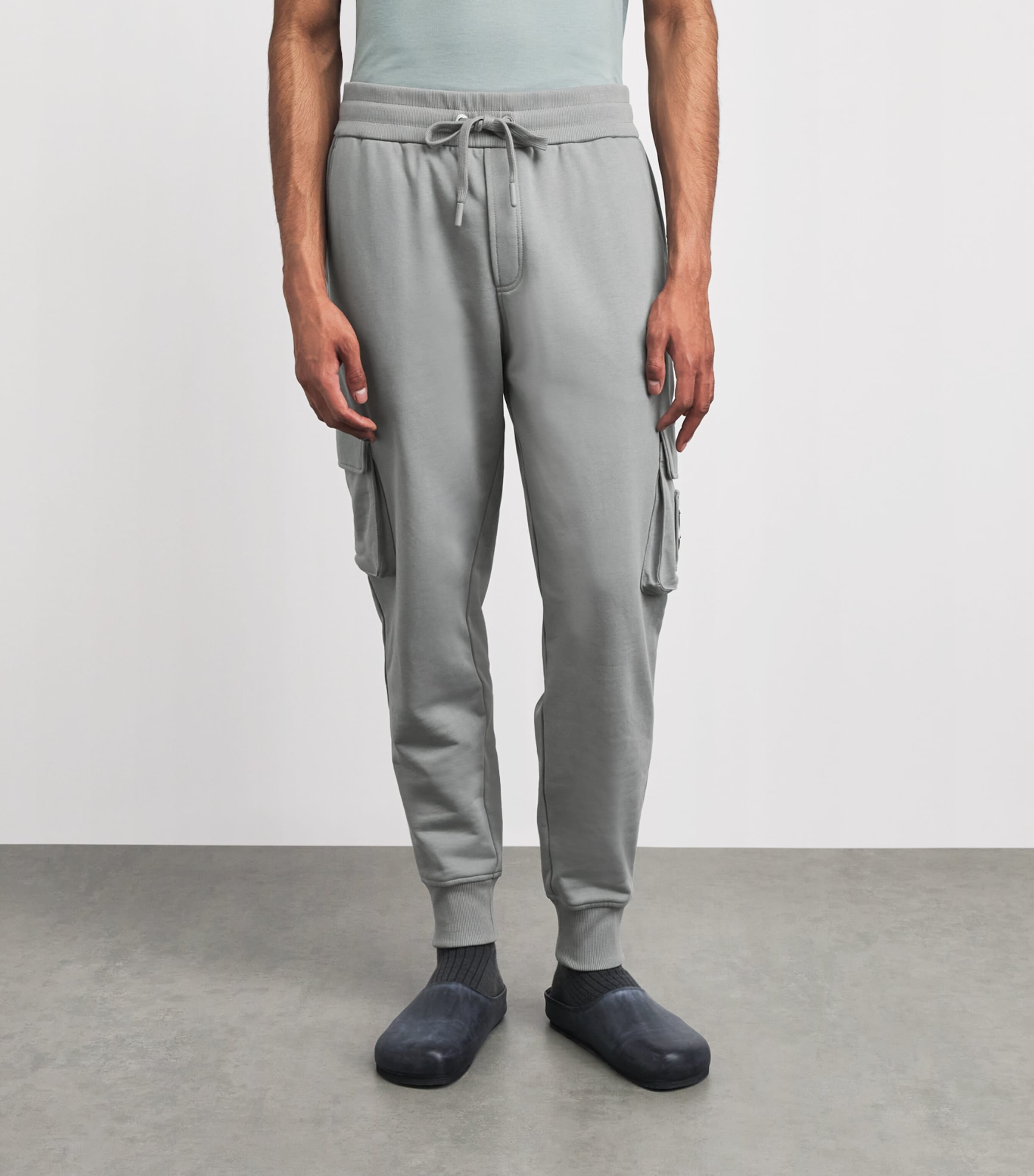 Moose Knuckles Mens Hartsfield Cargo Sweatpants Industry Image 4