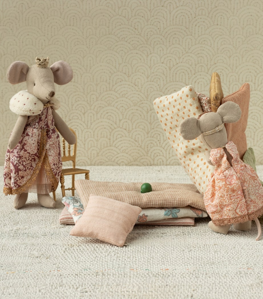 Maileg The Princess Mouse and the Pea Box Set (17cm) Image 2