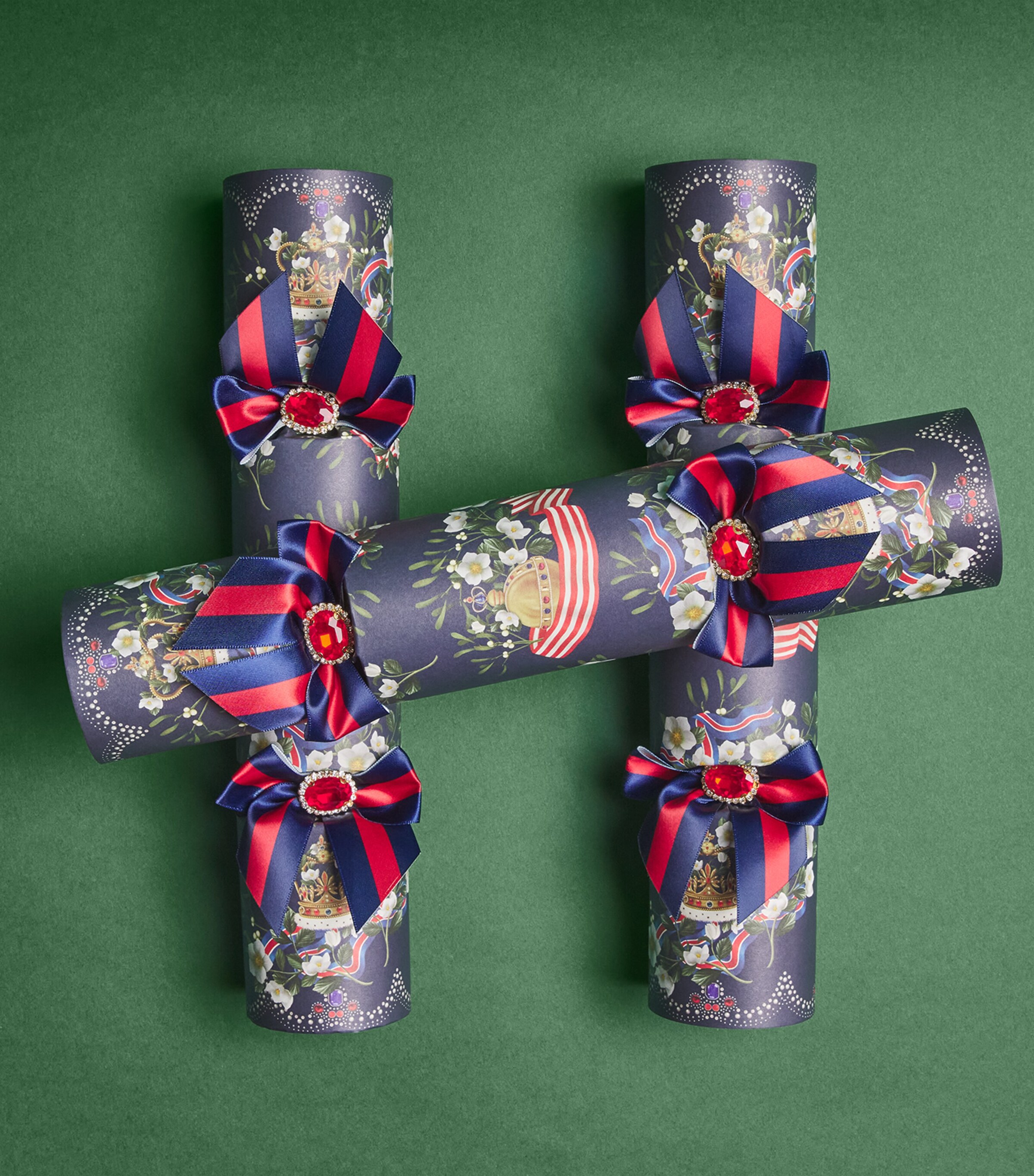 Harrods Great British Christmas Crackers (Set of 6) Image 2