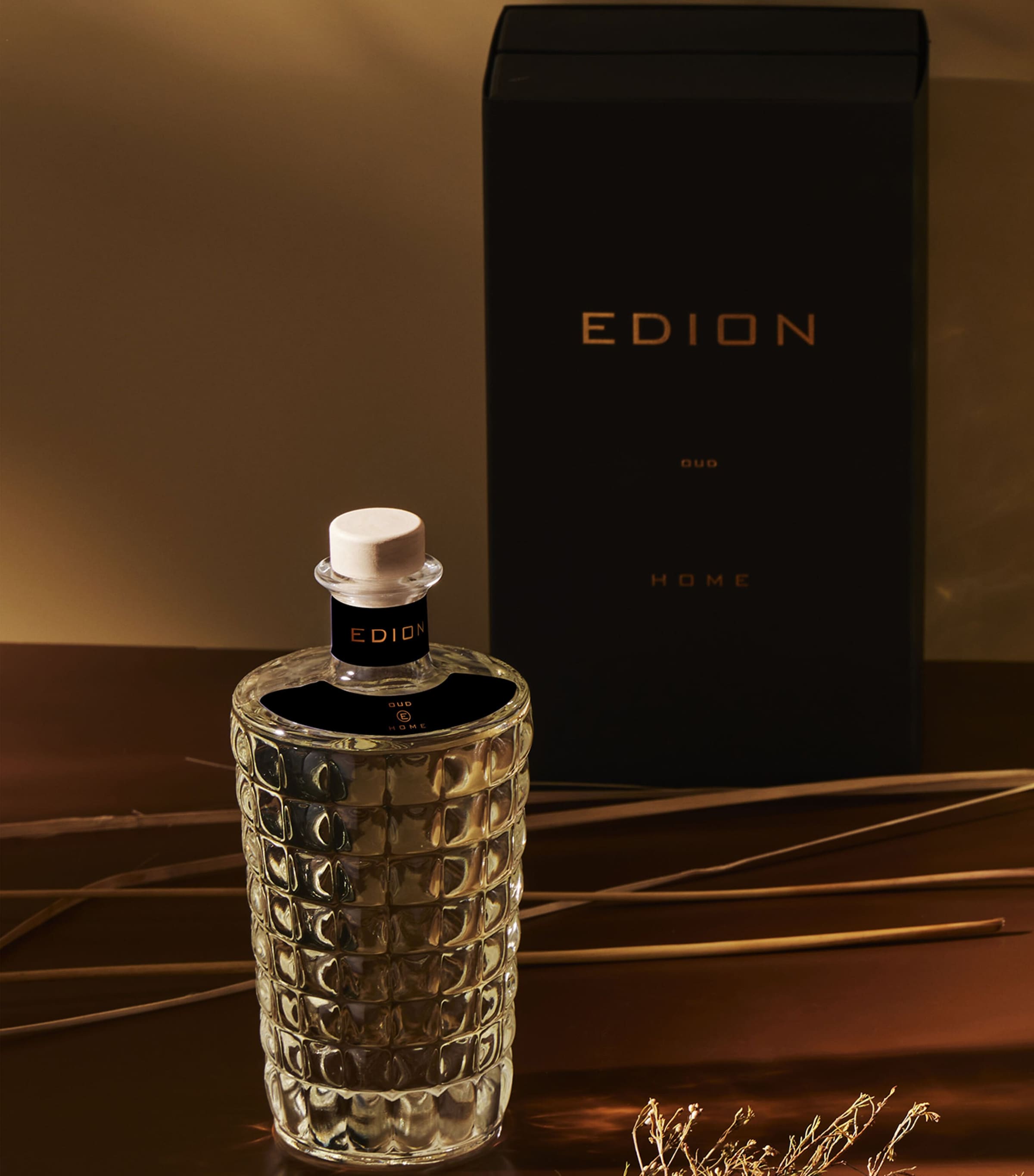 Oud Diffuser (700ml) MULTICOLOUR Image 2