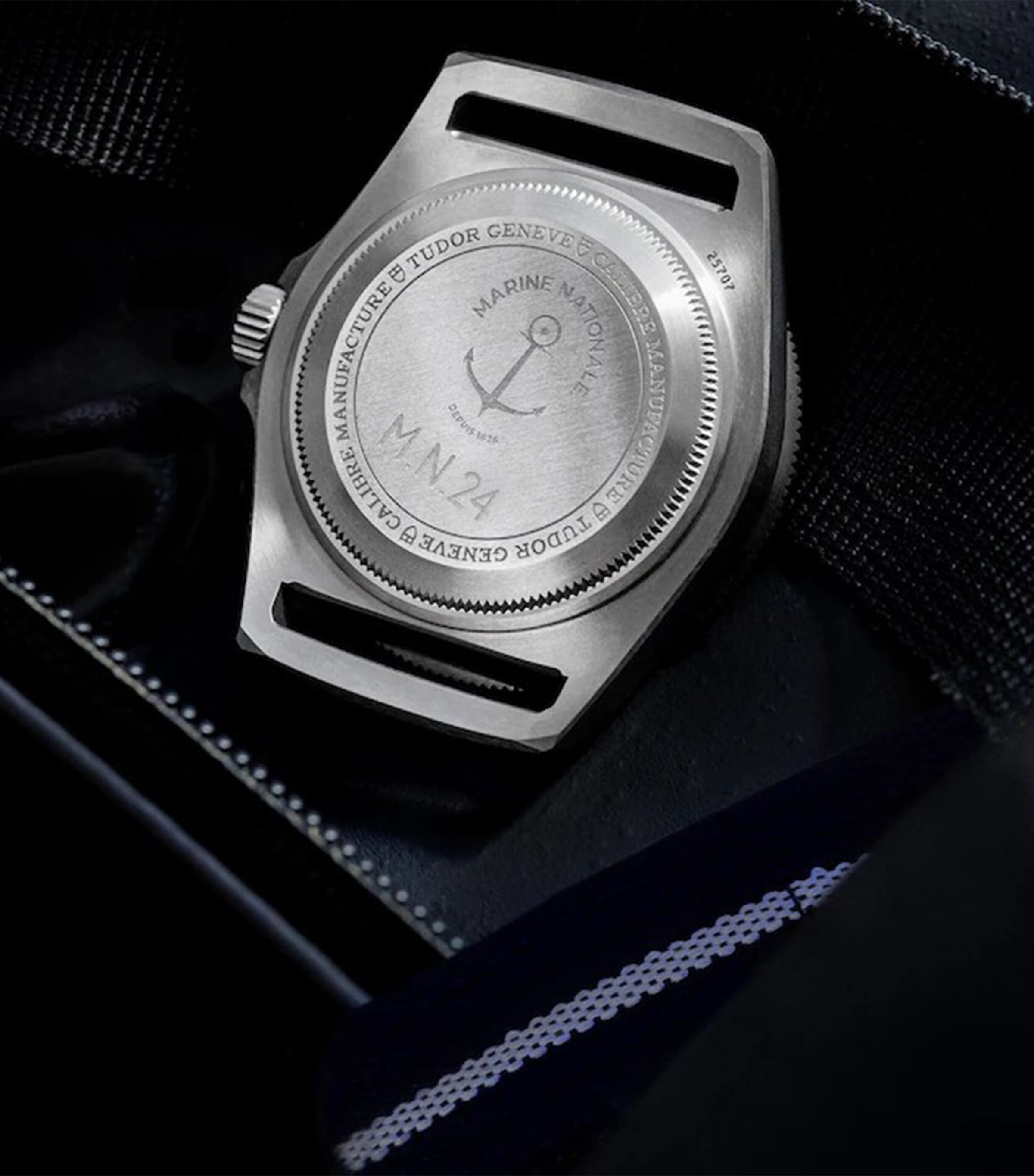 Pelagos FXD Titanium Watch 42mm BLUE Image 3