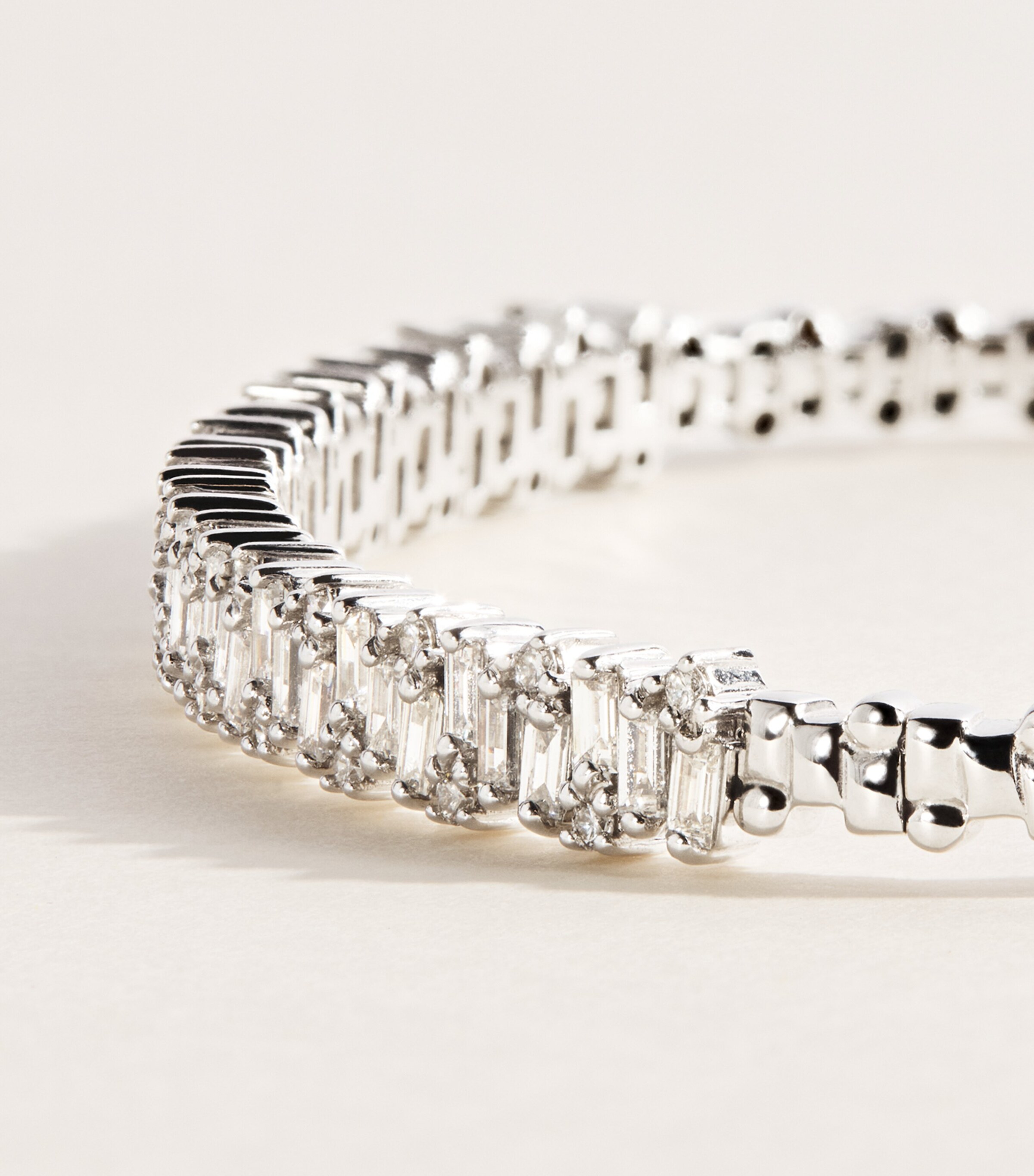 Suzanne Kalan White Gold and Diamond Classic Shimmer Bangle Wg/wd Image 3