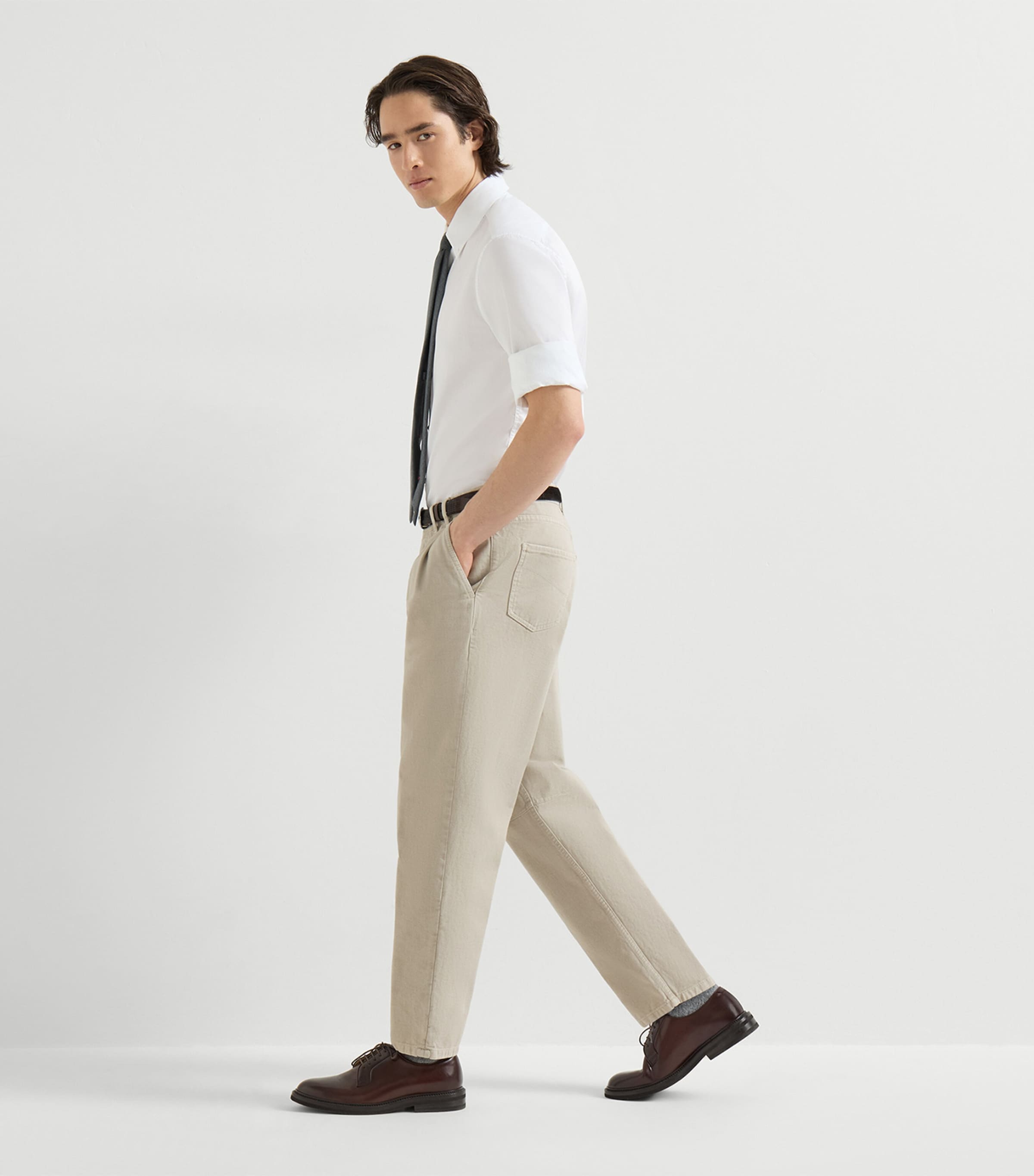 Brunello Cucinelli Mens Cotton Denim Pleated Trousers Image 2