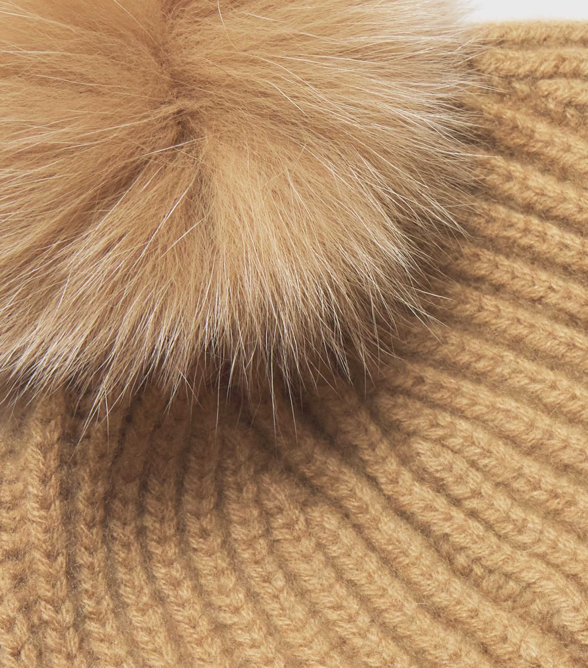 Cashmere Fox-Trim Beanie A2049 Image 3