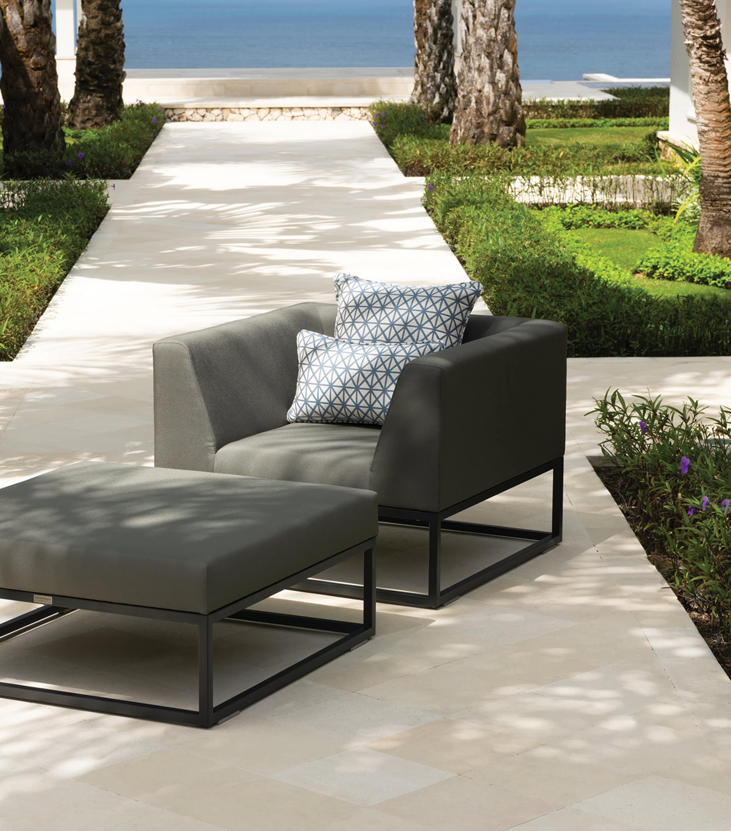Latitude Outdoor Armchair ANTHRACITE Image 2